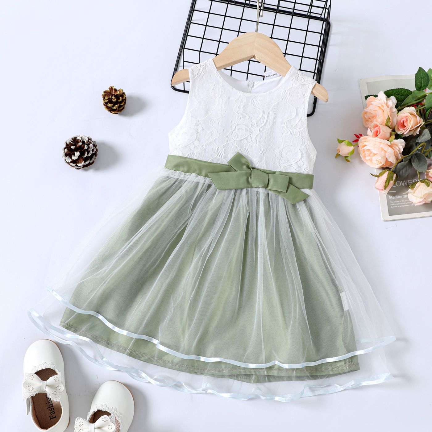 

Dress Like Wind Toddler Girl Bow Decor Lace and Mesh Layered Sleeveless Green Dress