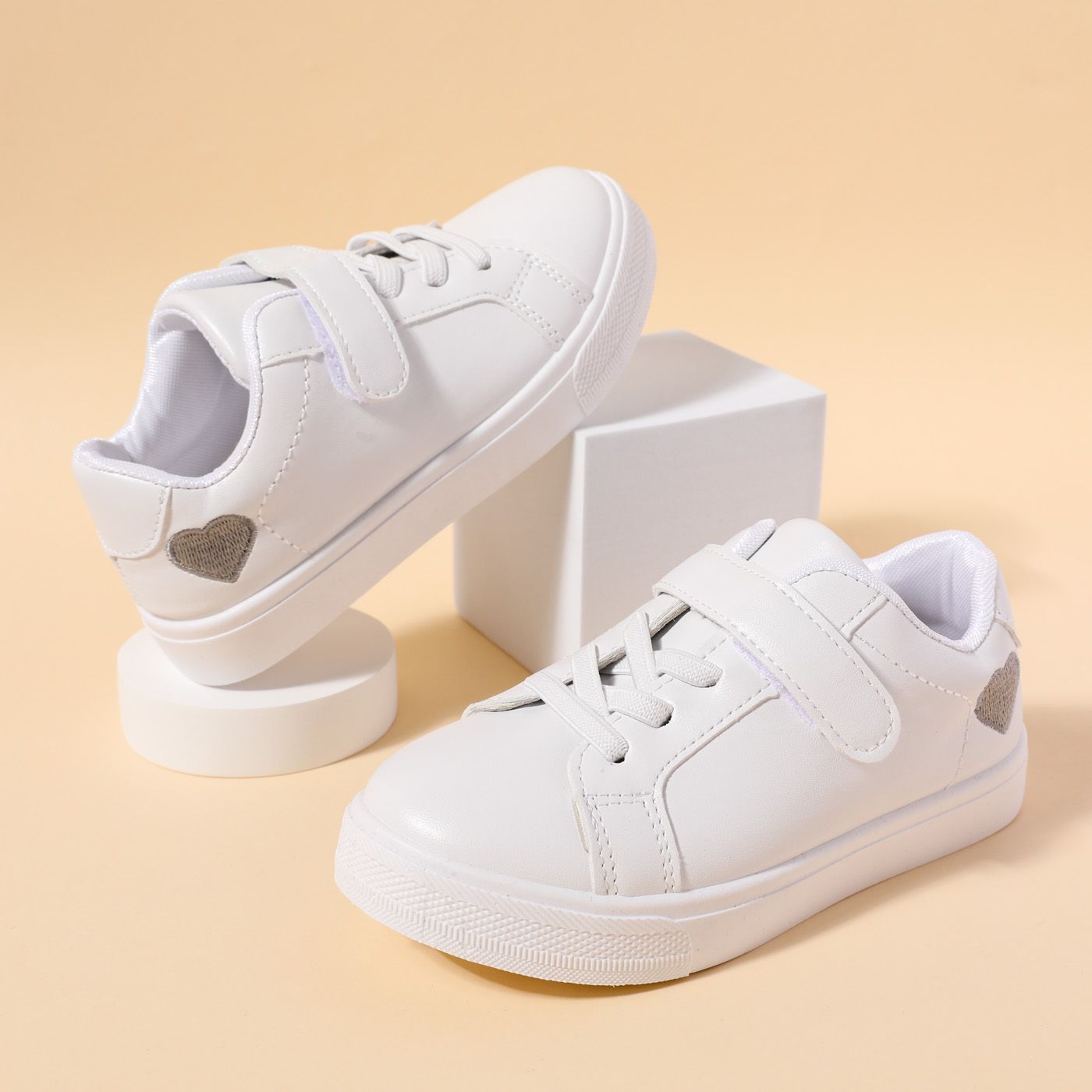 

Toddler / Kid Heart Detail White Casual Sneakers