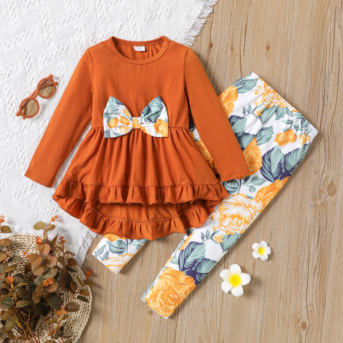 

2pcs Toddler Girl Bowknot Design Ruffled High Low Long-sleeve Brown Brown Tee and Floral Print Leggings Set