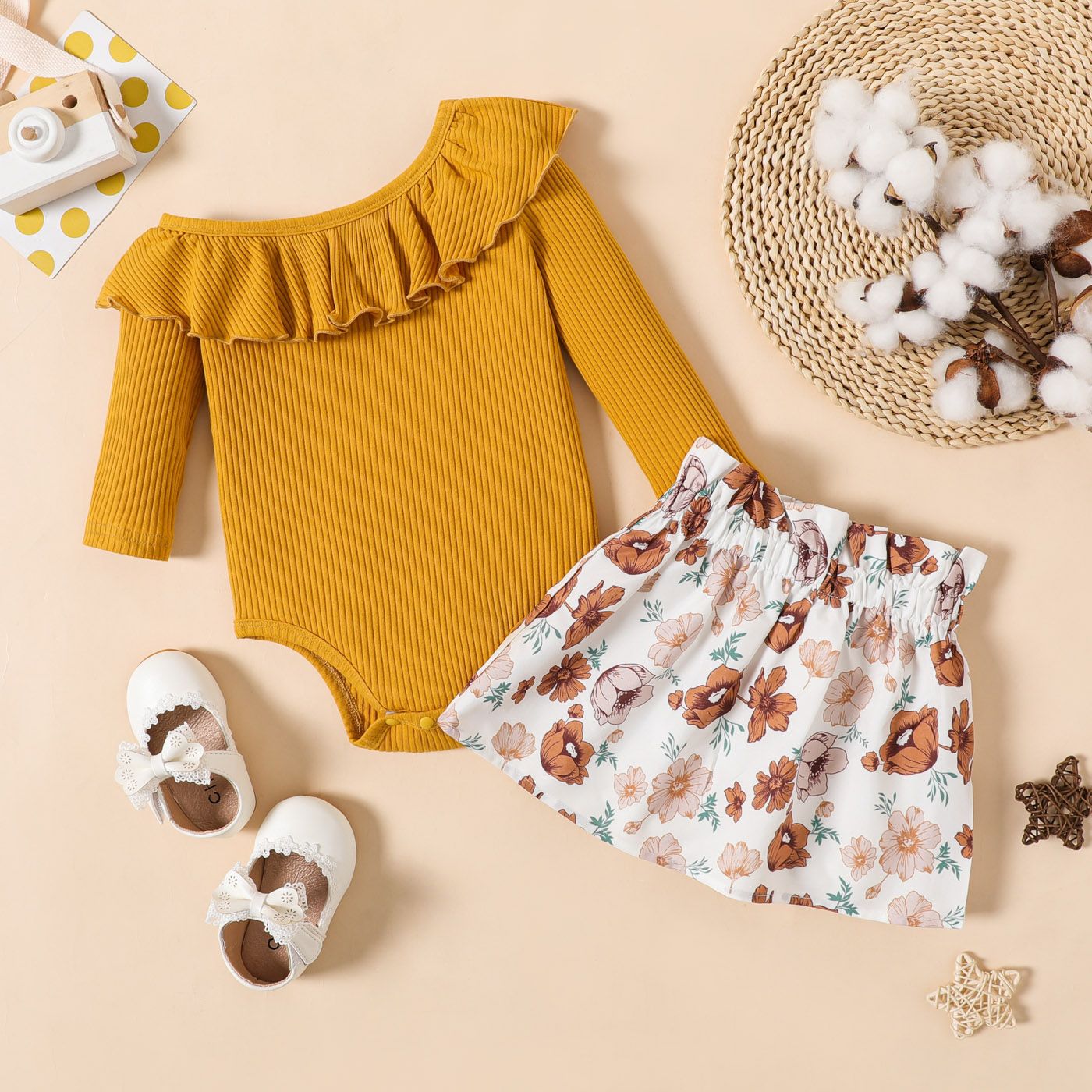 

2pcs Baby Girl Solid Rib Knit Ruffle Collar Long-sleeve Romper and Allover Floral Print Skirt Set