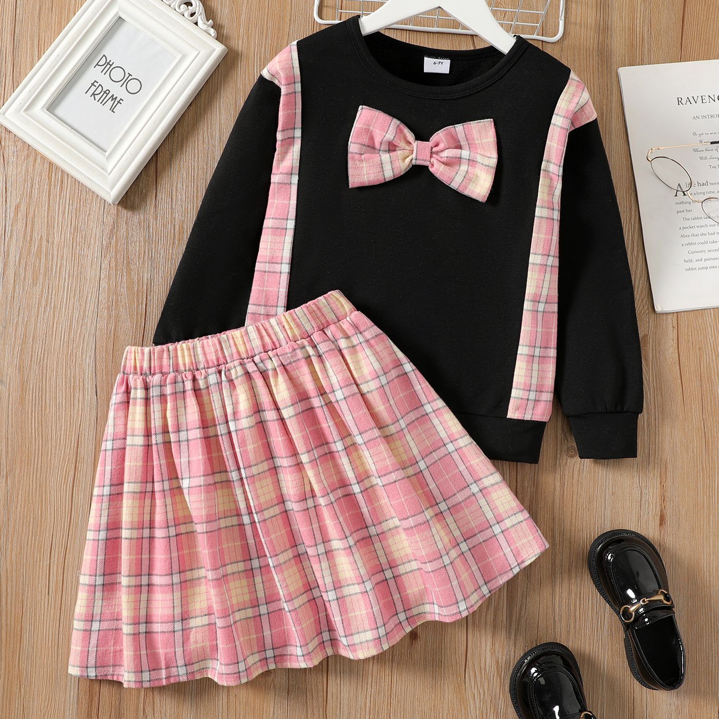 

2pcs Kid Girl Preppy style Plaid Splice Bowknot Design Sweatshirt and Skirt Set