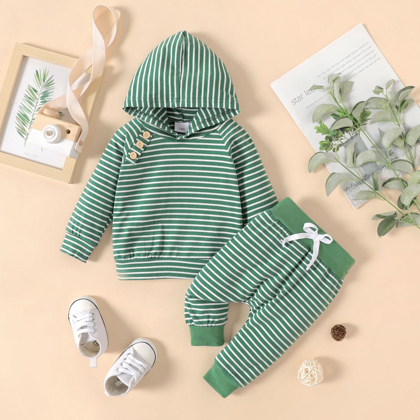 

2pcs Baby Boy/Girl 95% Cotton Long-sleeve Striped Hoodie and Pants Set