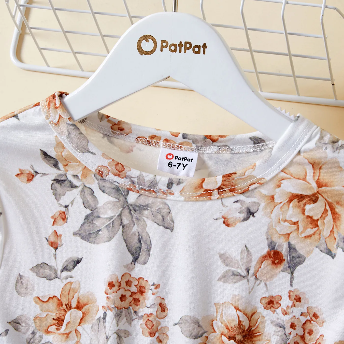 2pcs Kid Girl Floral Print High Low Long-sleeve Tee and Polka dots Leggings Set White image 2