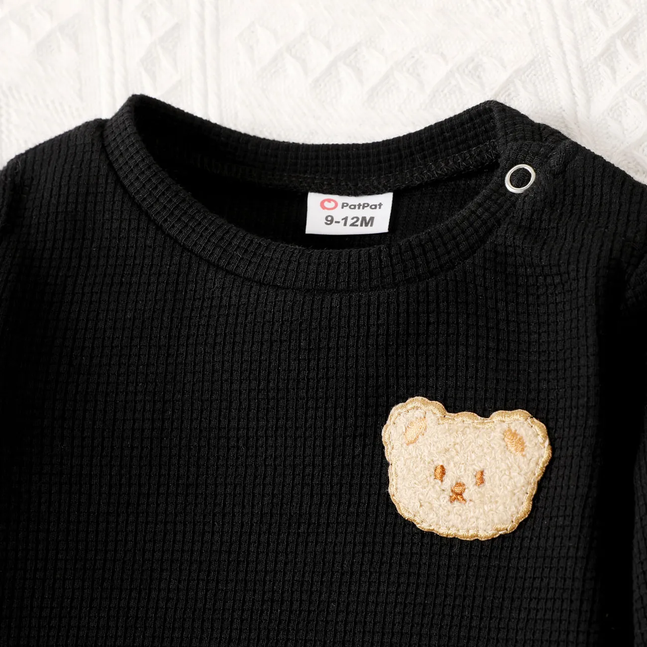 2pcs Baby Boy Cartoon Bear Detail Solid Textured Long-sleeve Pullover Sweatshirt and Sweatpants Set Black big image 1