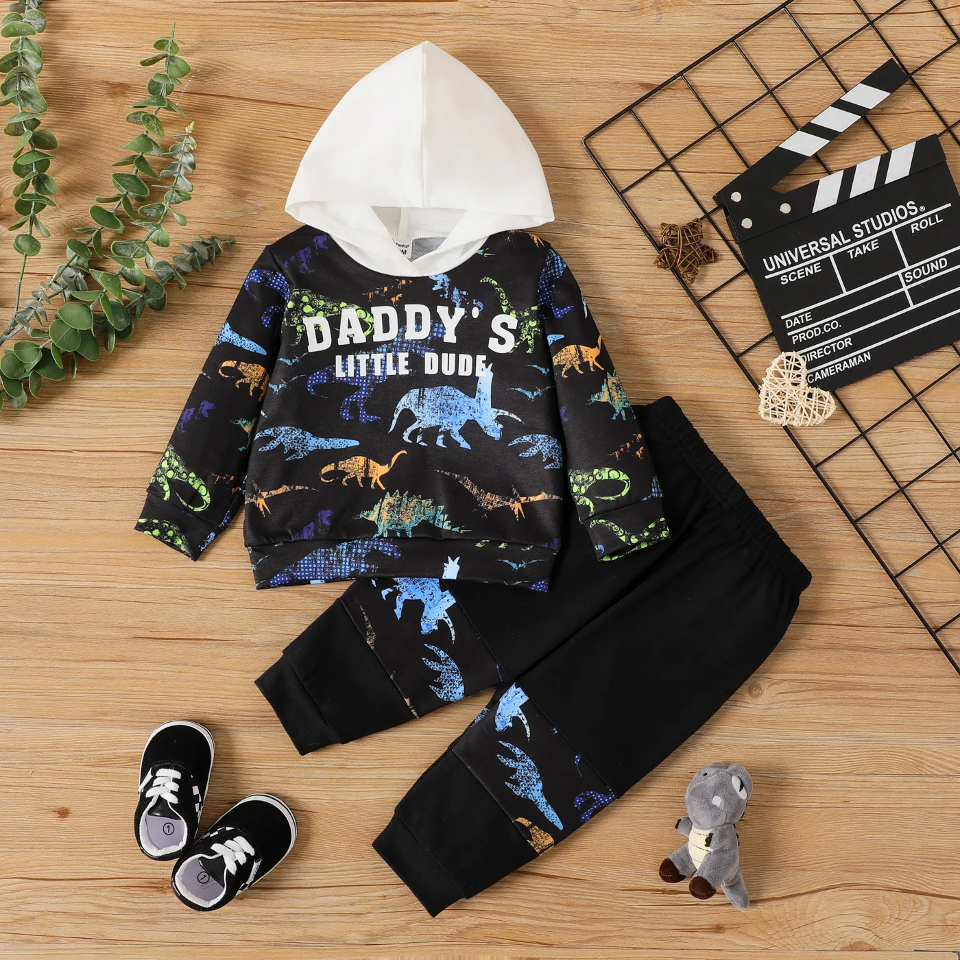 

2pcs Baby Girl Allover Dinosaur & Letter Print Contrast Color Hoodie and Pants Set