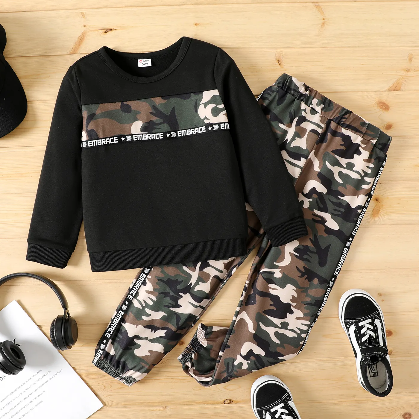 2pcs Kid Boy Letter Camouflage Print Pullover Sweatshirt and Pants Set Black