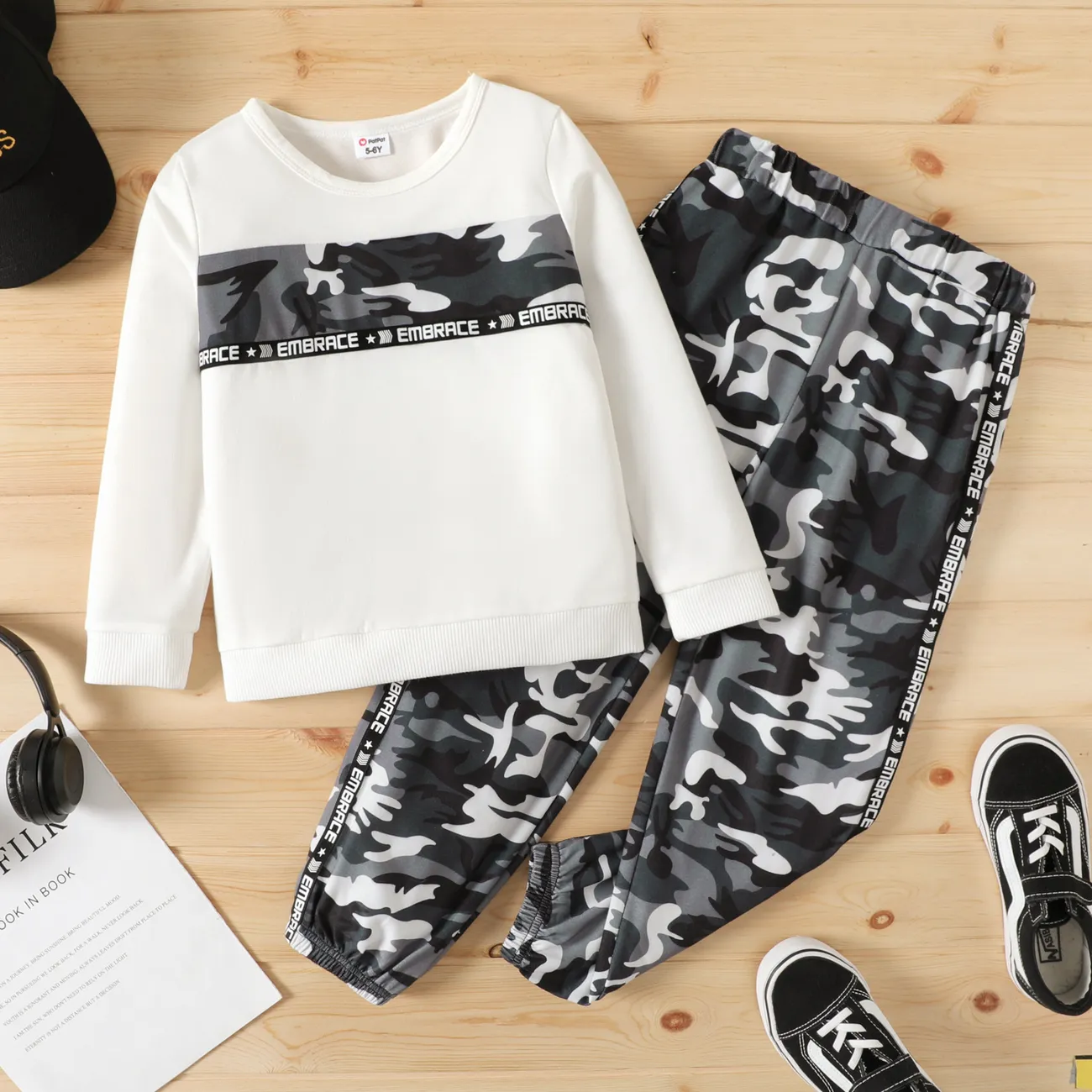 2pcs Kid Boy Letter Camouflage Print Pullover Sweatshirt and Pants Set OffWhite big image 1