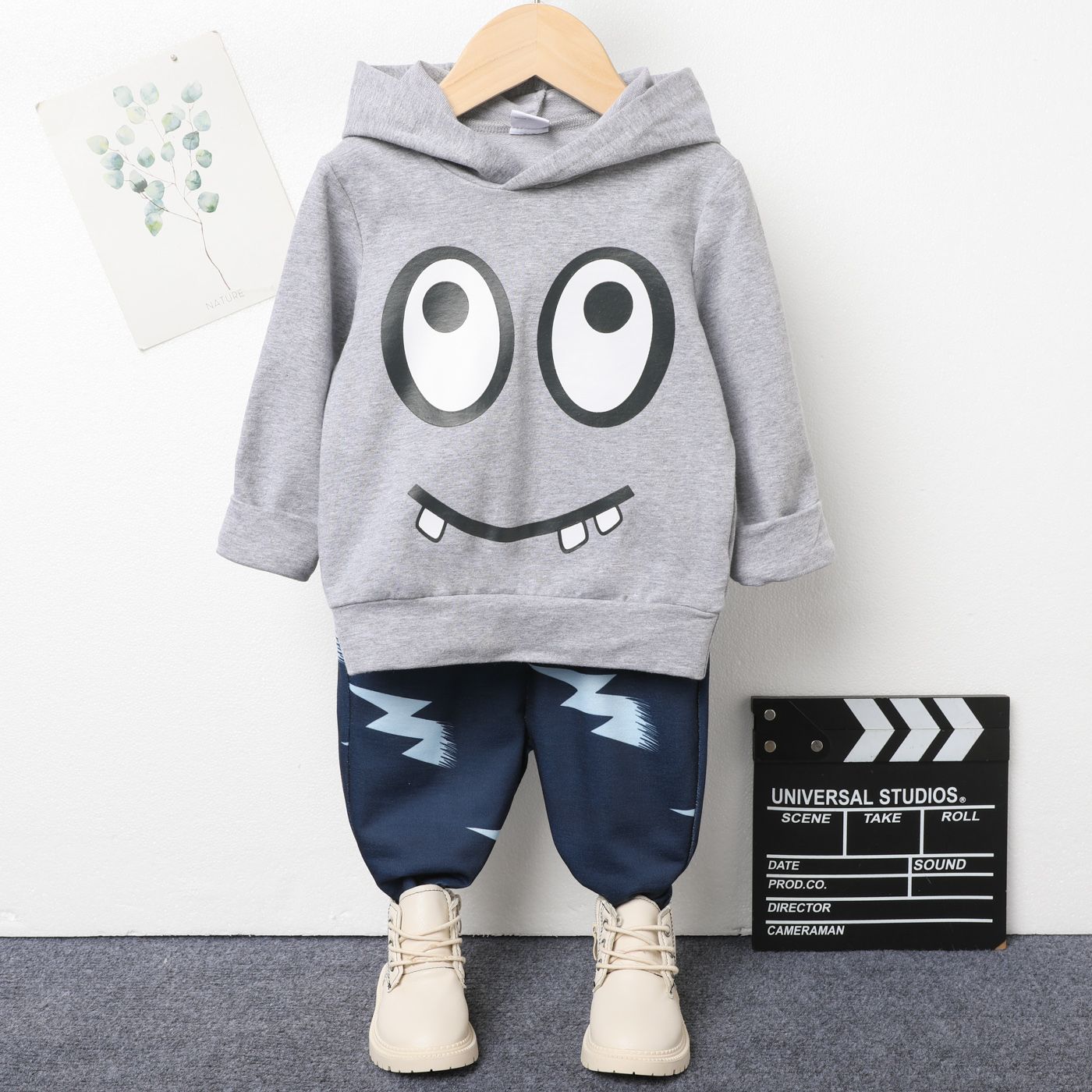 2pcs toddler boy face graphic print hoodie sweatshirt and geo print pants set