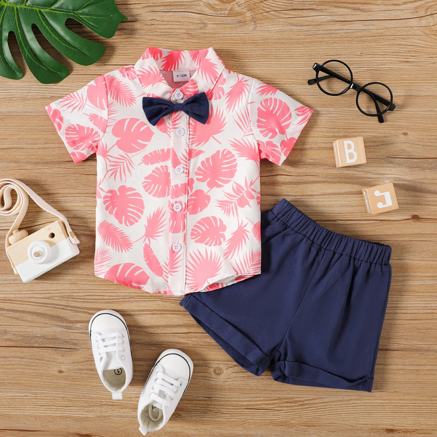 2pcs Baby Boy Allover Pink Leaf Print Short-sleeve Bow Tie Shirt and Solid Shorts Set