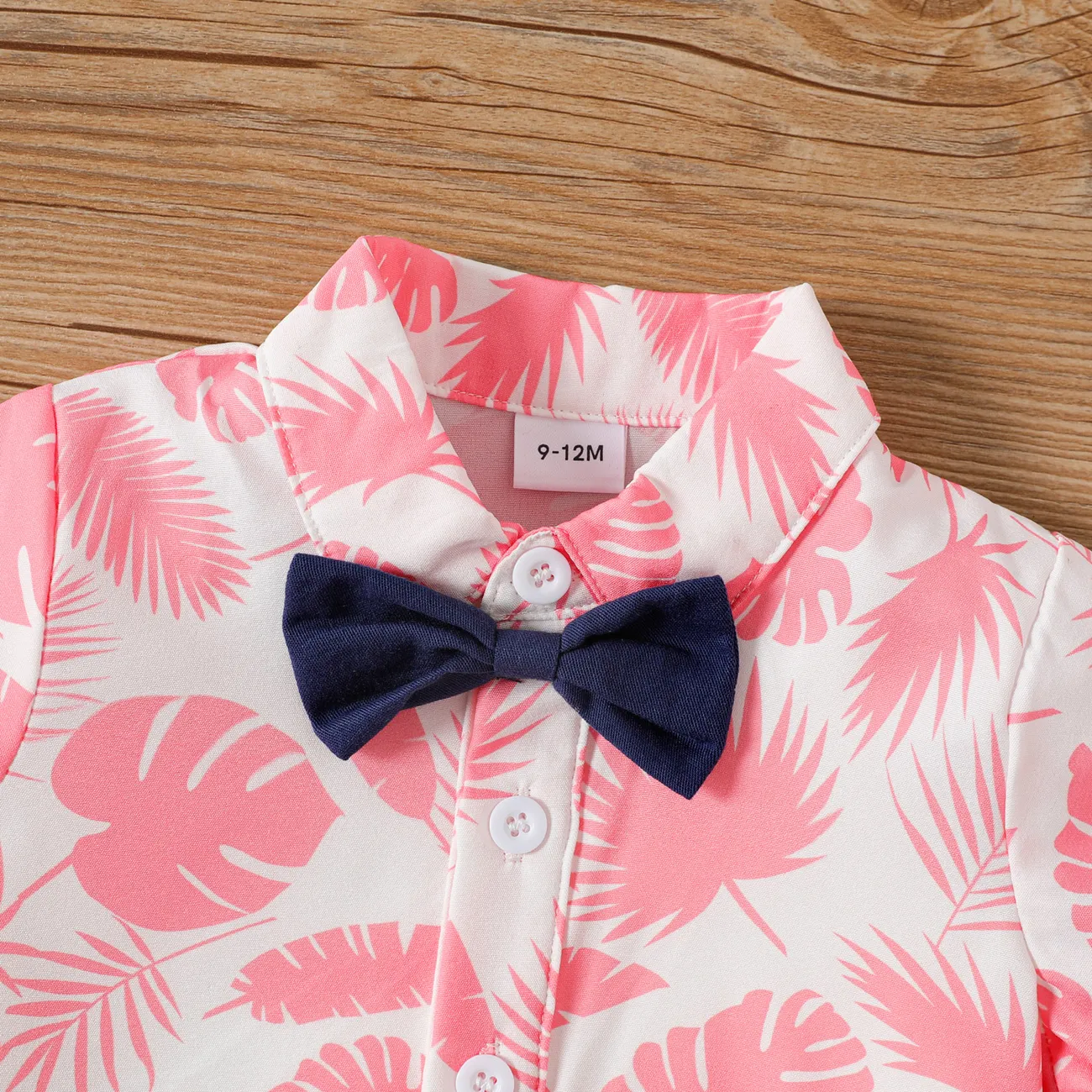 2pcs Baby Boy Allover Pink Leaf Print Short-sleeve Bow Tie Shirt and Solid Shorts Set Multi-color big image 1