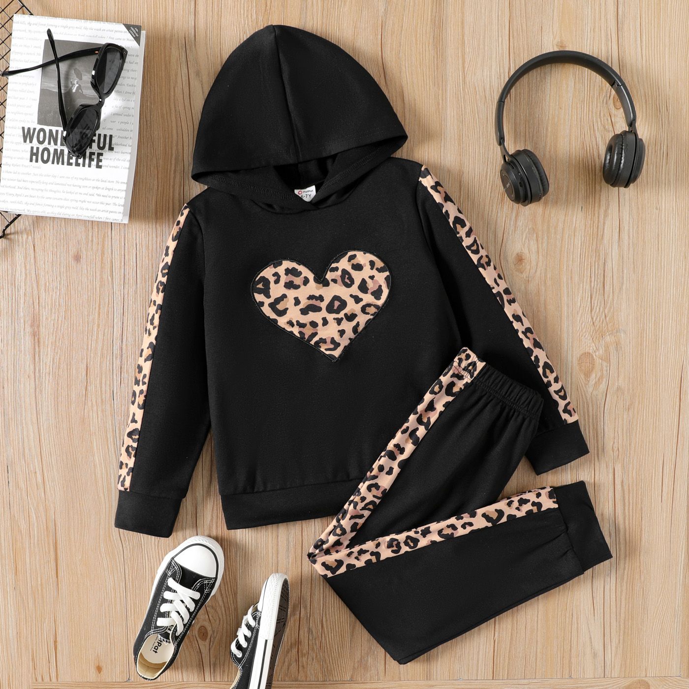 

2pcs Kid Girl Leopard Heart Print Hoodie Sweatshirt and Pants Set