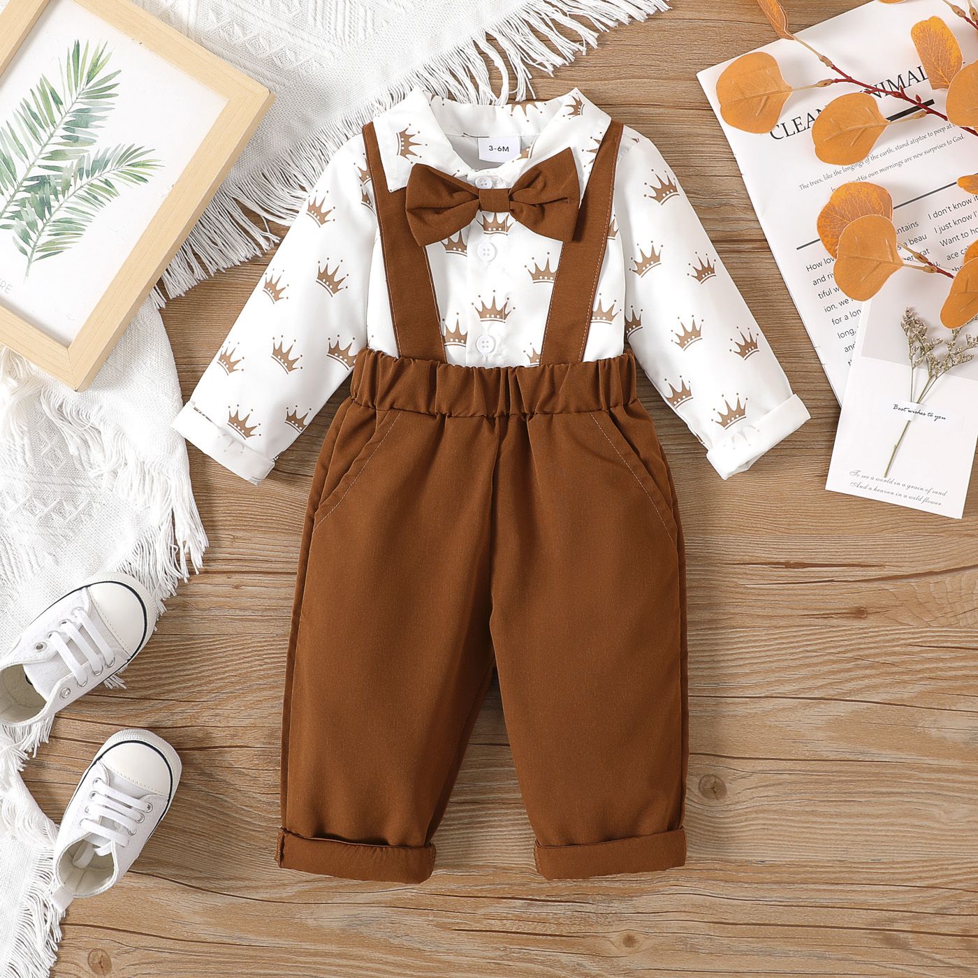 

2pcs Baby Boy Bow Tie Decor Allover Crown Print Long-sleeve Shirt and Solid Suspender Pants Set