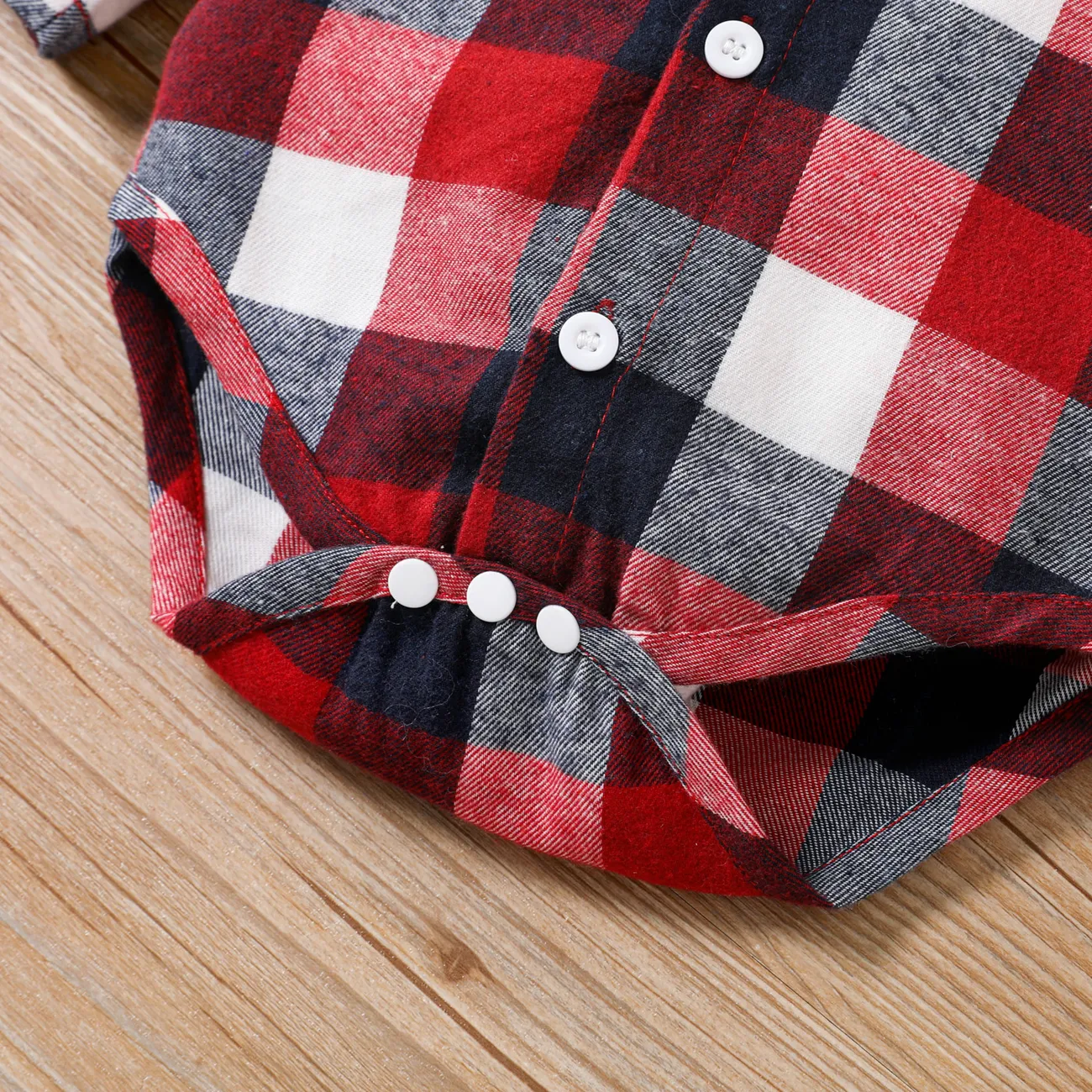 2pcs Baby Lapel Long-sleeve Shirt Romper and 100% Cotton Ripped Jeans Set Red big image 1
