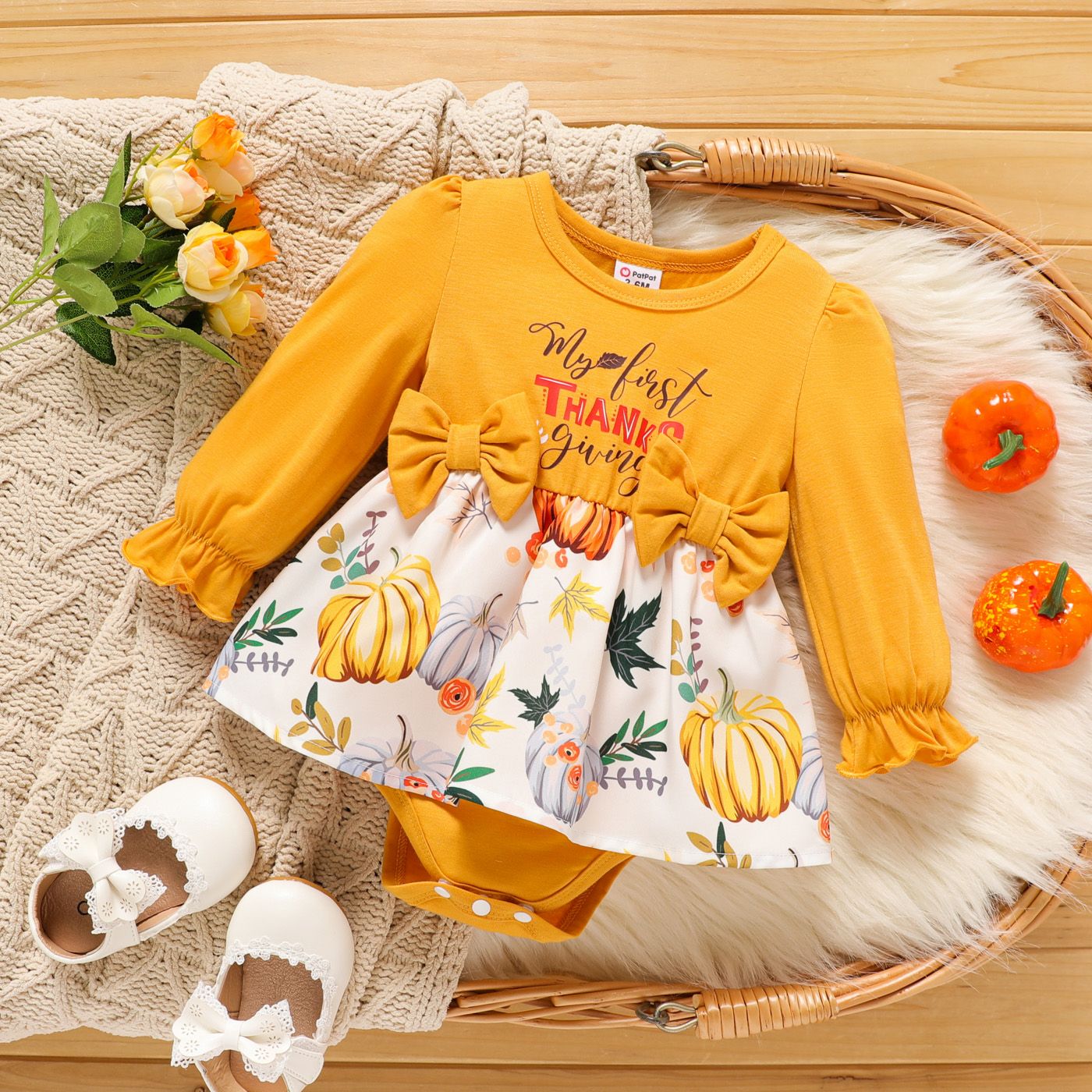 

Thanksgiving Day Baby Girl Letter & Pumpkin Print Spliced Bow Front Long-sleeve Romper