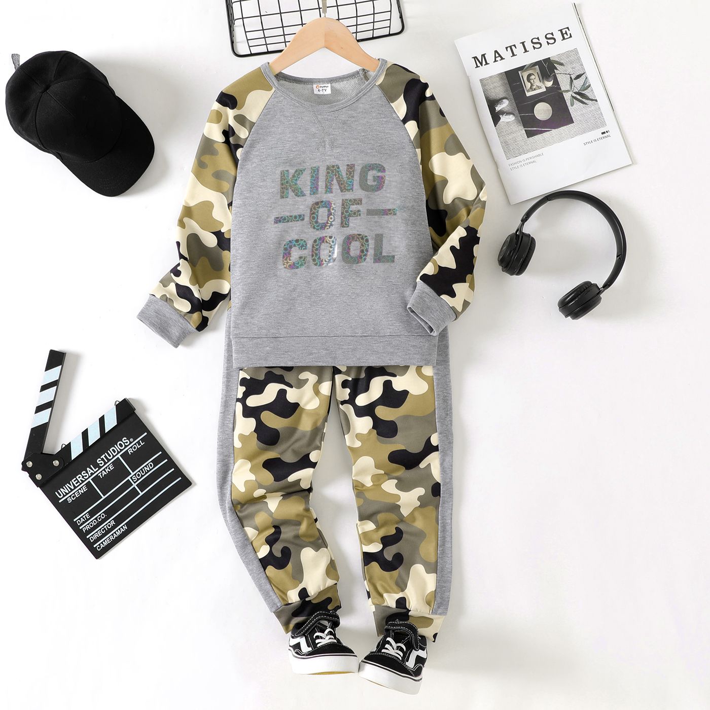 

2pcs Kid Boy Letter Camouflage Print Raglan Sleeve Sweatshirt and Pants Set