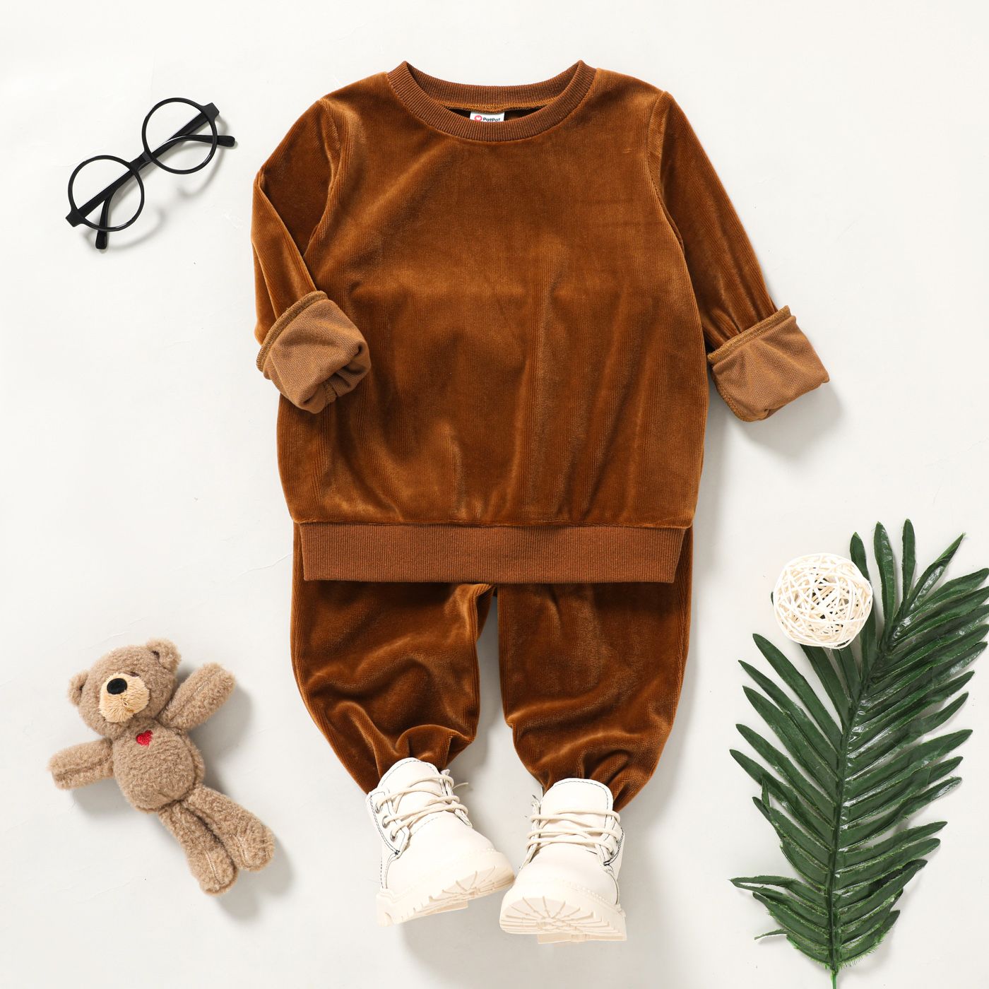 

2pcs Toddler Boy Solid Color Velvet Sweatshirt and Pants Set