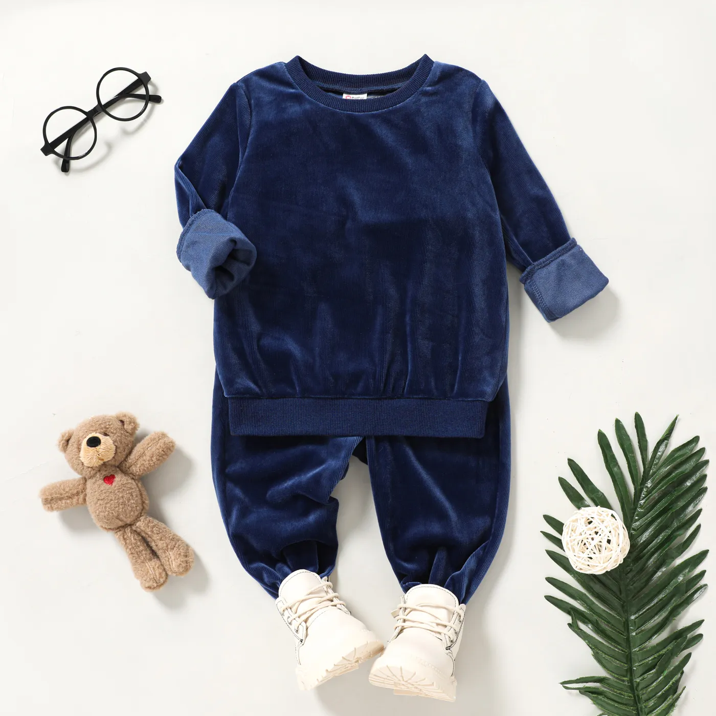 

2pcs Toddler Boy Solid Color Velvet Sweatshirt and Pants Set