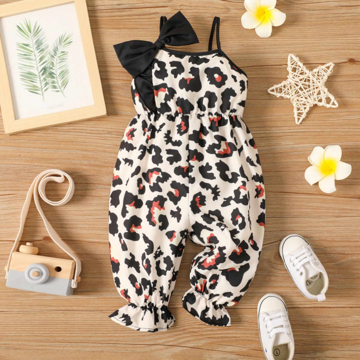 

Baby Girl Bow Front Allover Leopard Print Overalls Set