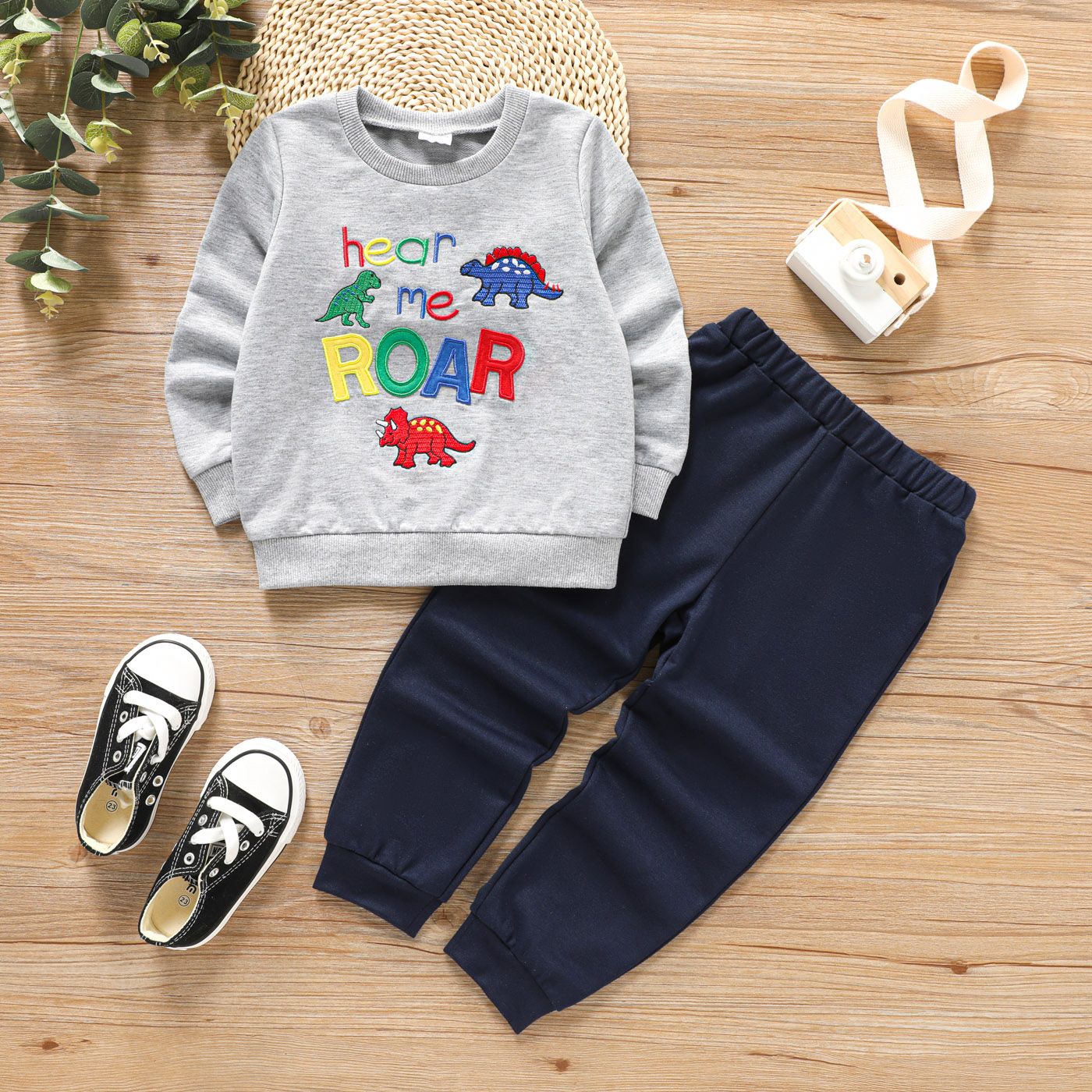 

2pcs Toddler Boy Letter Dinosaur Embroidered Pullover Sweatshirt and Elasticized Pants Set