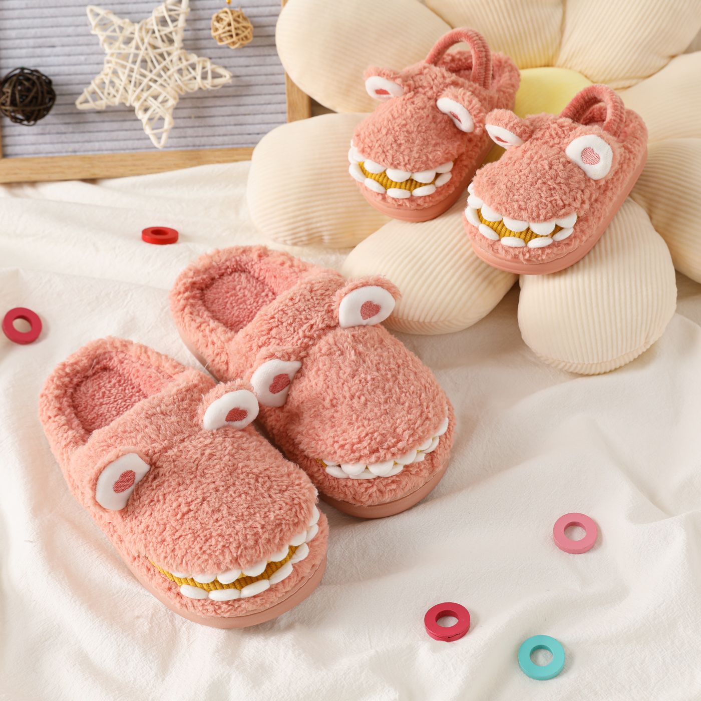 

Family Matching Crocodile Pattern Plush Fluffy Slippers