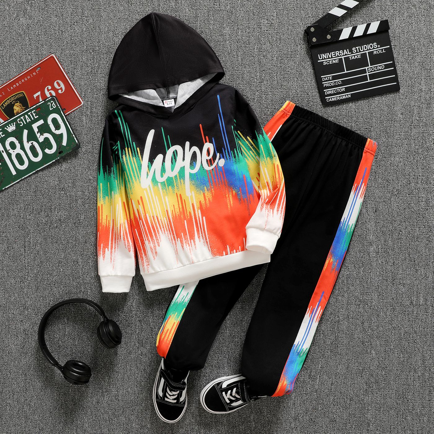 

2pcs Kid Boy Letter Painting Print Colorblock Hoodie Sweatshirt and Pants Set