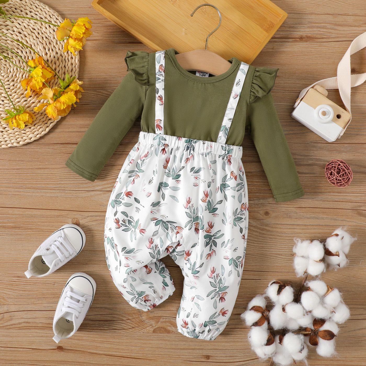 

Baby Girl 95% Cotton Ruffle Long-sleeve Solid Spliced Floral Print Jumpsuit