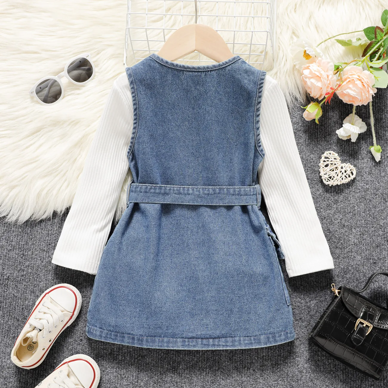 2pcs Toddler Girl Long-sleeve Ribbed White Tee and Button Design Belted Denim Dress Set Blue big image 1