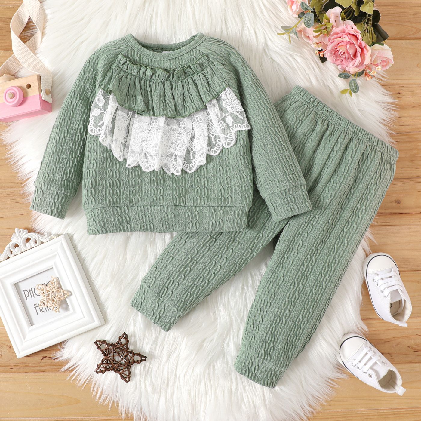 

2pcs Baby Girl Lace Ruffle Trim Long-sleeve Textured Top and Pants Set