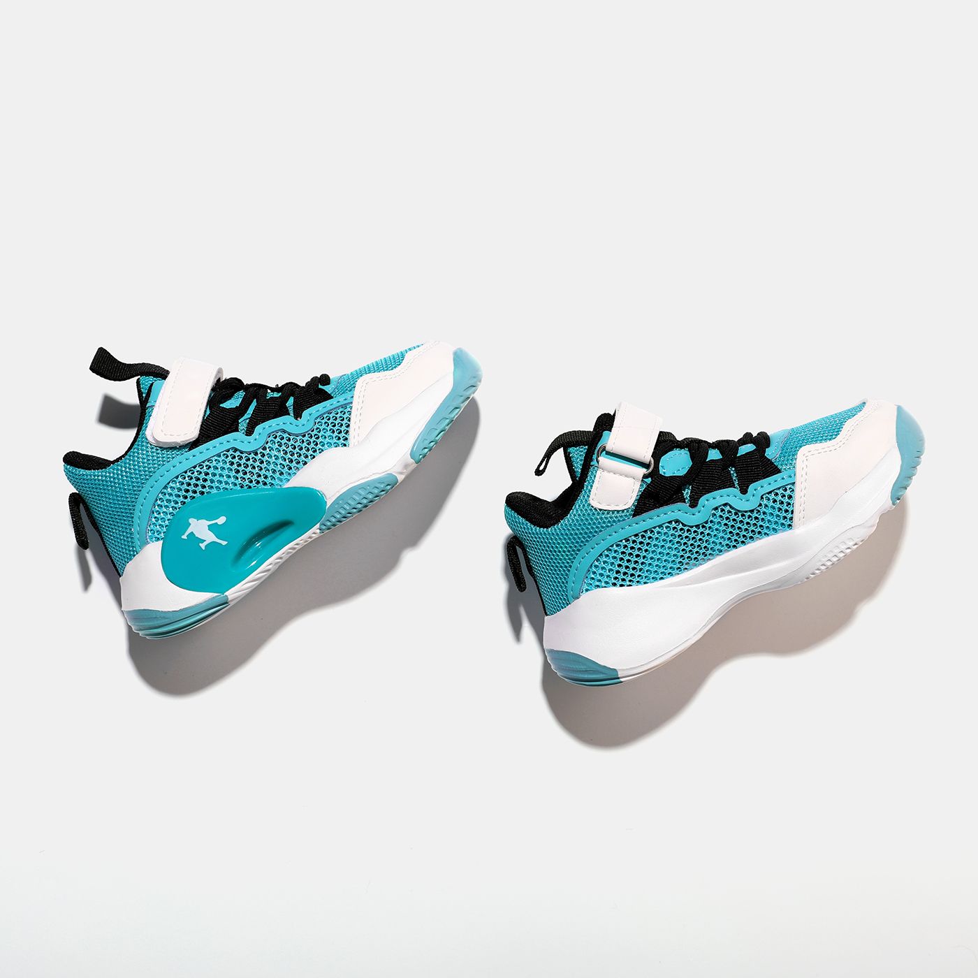 

Toddler / Kid Mesh Panel Breathable Basketball Shoes