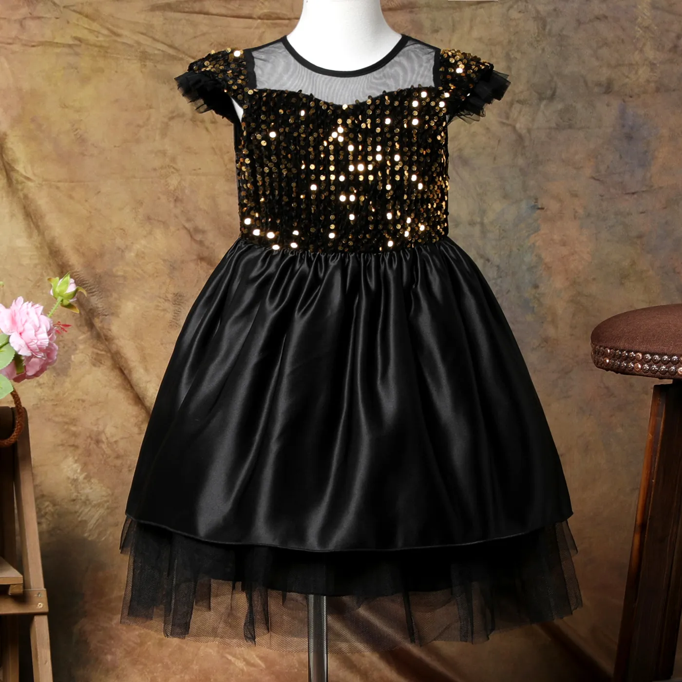 

Kid Girl Sequined Mesh Splice Flutter-sleeve Black Party Evening Dress