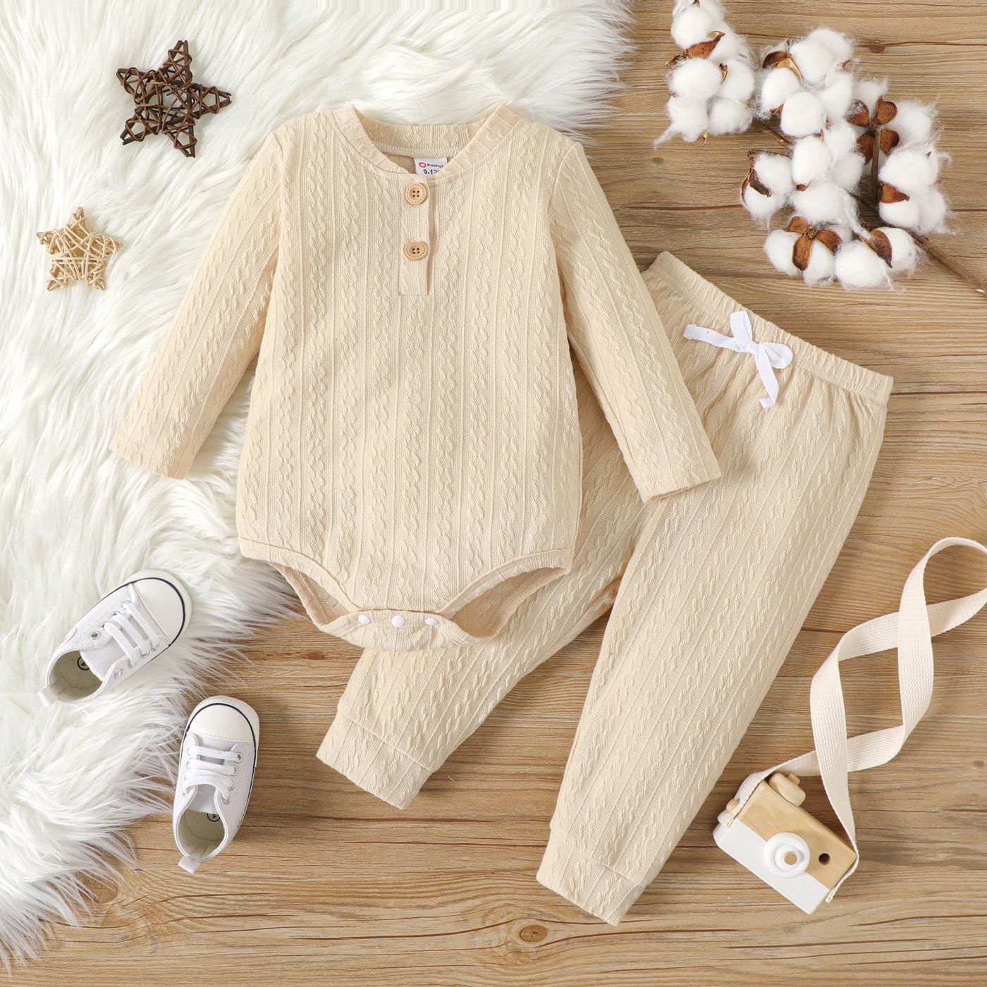 

2pcs Baby Boy/Girl Solid Textured Long-sleeve Romper and Pants Set