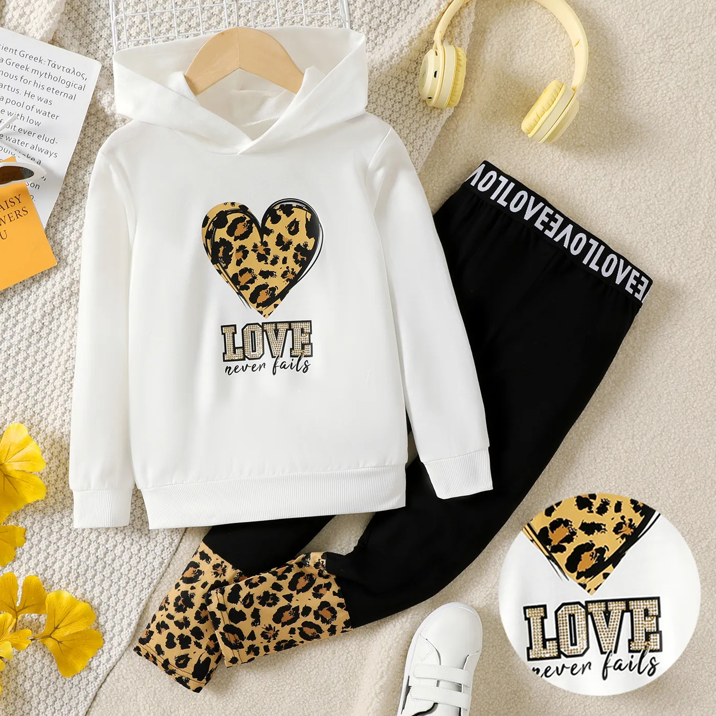 

2pcs Kid Girl Letter Heart Print Hoodie Sweatshirt and Leopard Print Splice Leggings Set