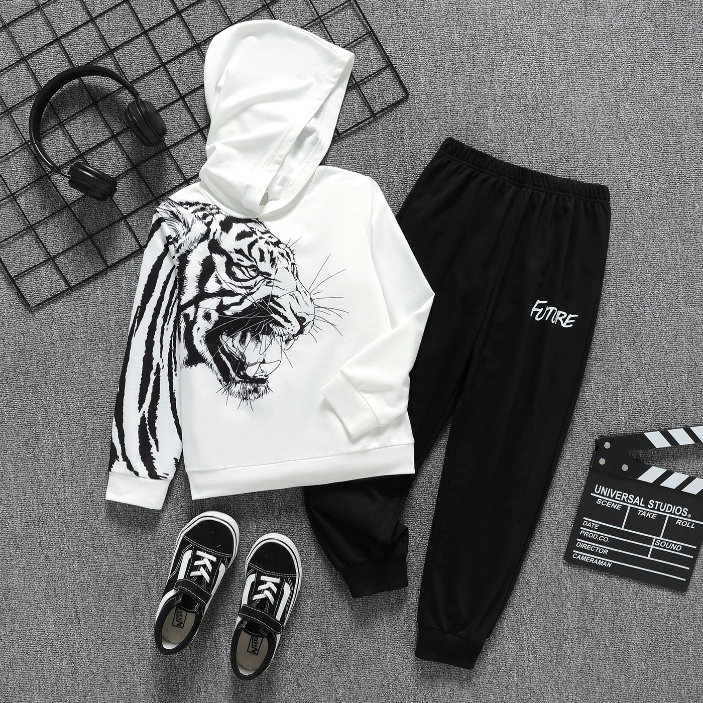 

2pcs Kid Boy Tiger Print Hoodie Sweatshirt and Letter Print Pants Set