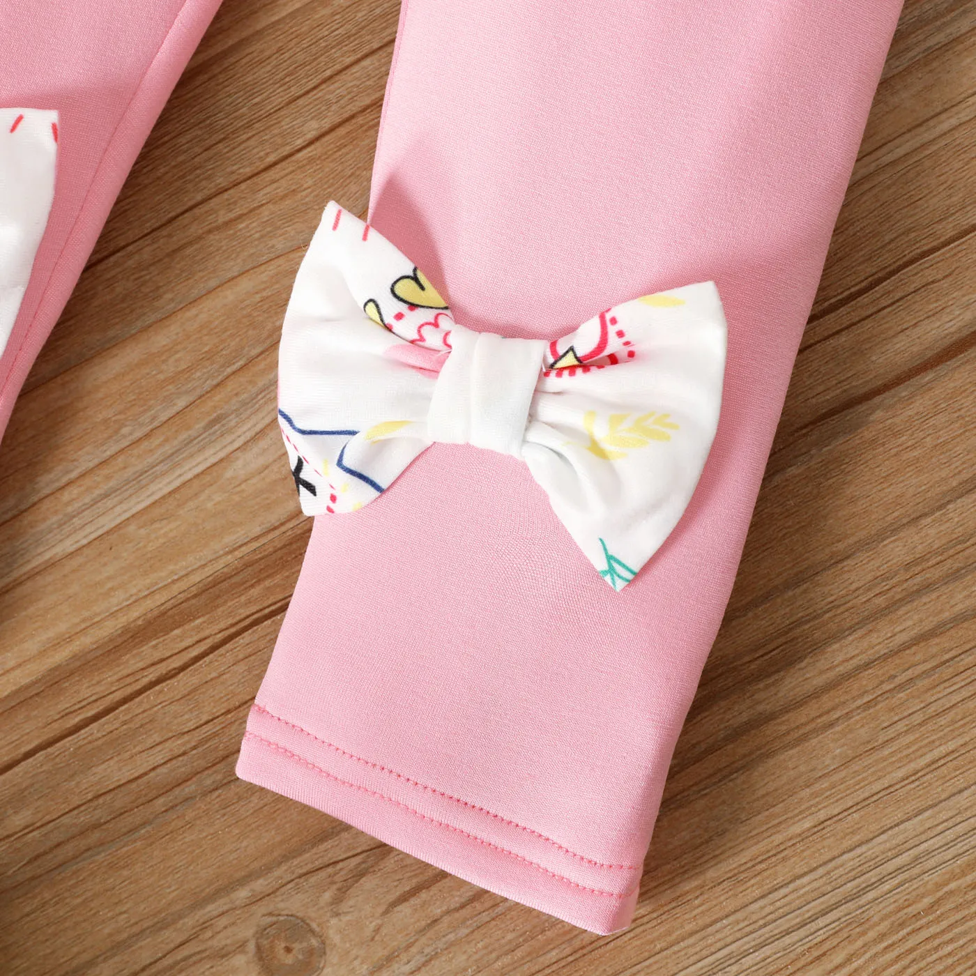 2pcs Baby Girl Allover Owl Print Off Shoulder Long-sleeve Shirred Top and Bow Front Leggings Set ColorBlock image 5
