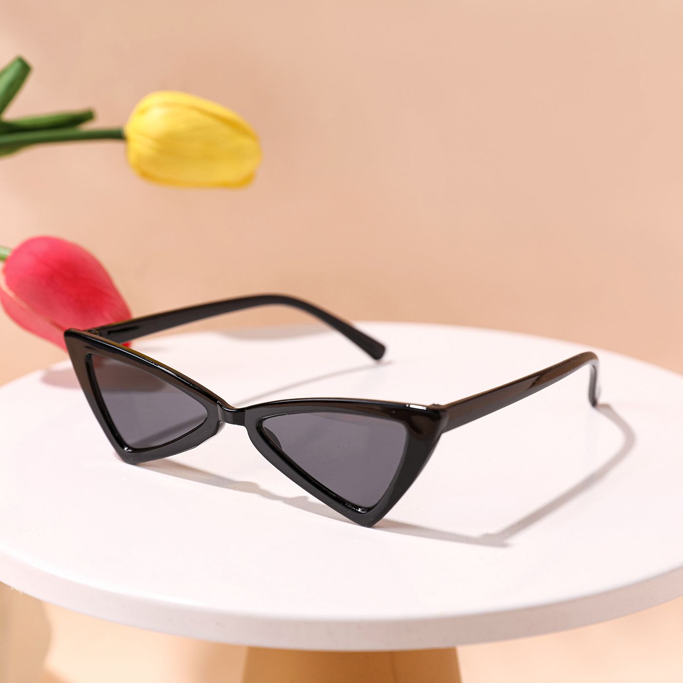 

Toddler / Kid Triangle Frame Glasses (Random Glasses Case Color)