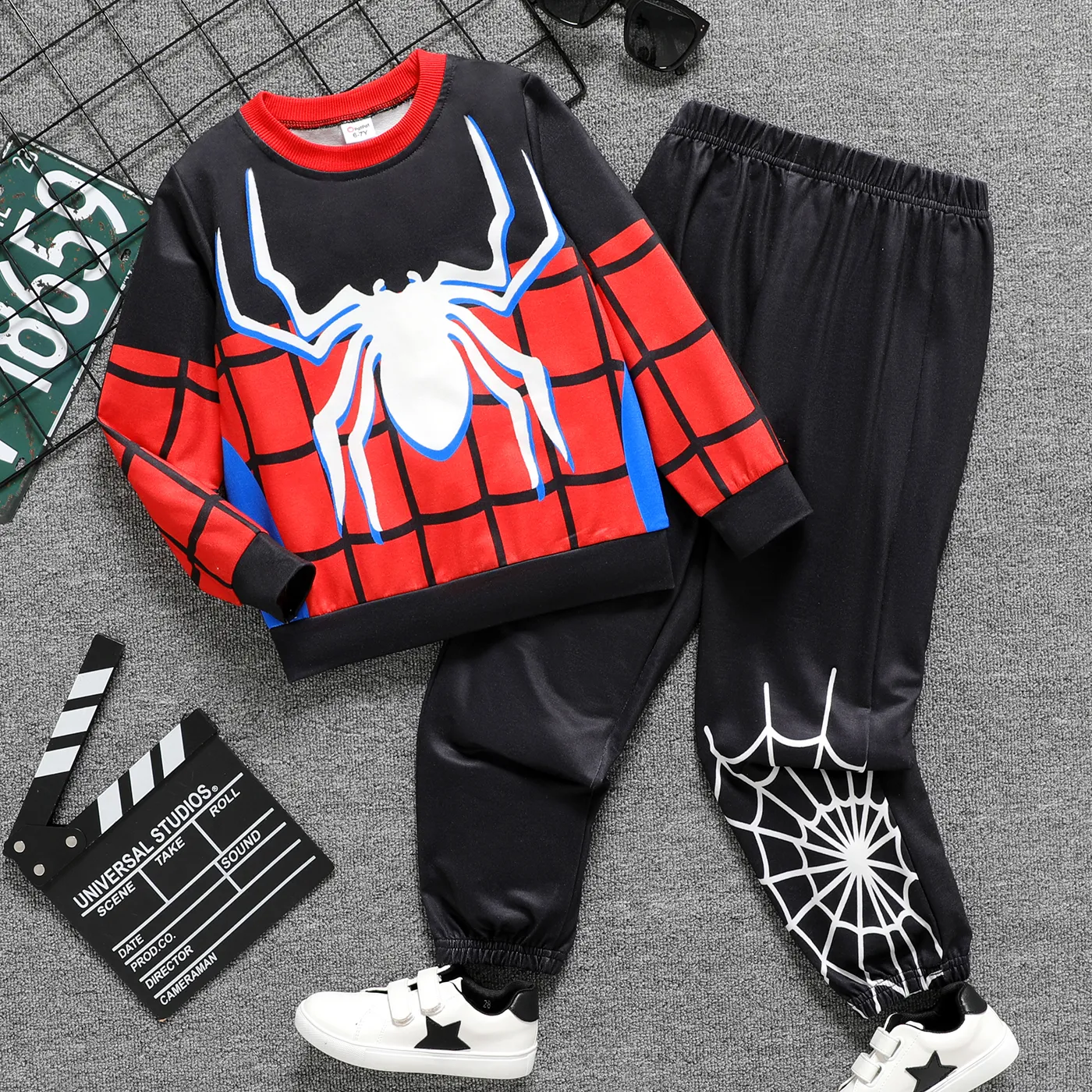 2pcs Kid Boy Spider Print Colorblock Sweatshirt and Black Pants Set
