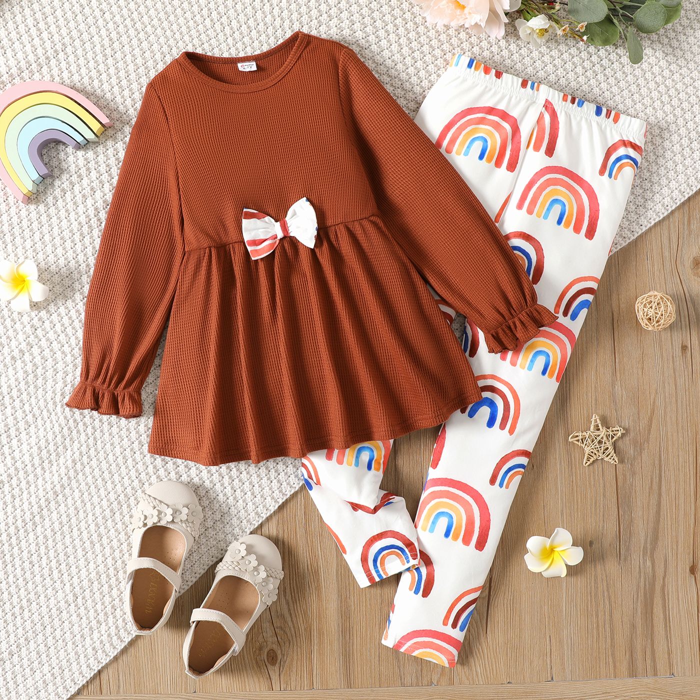 

2pcs Kid Girl 3D Bowknot Design Waffle Tee and Rainbow Print Leggings Set