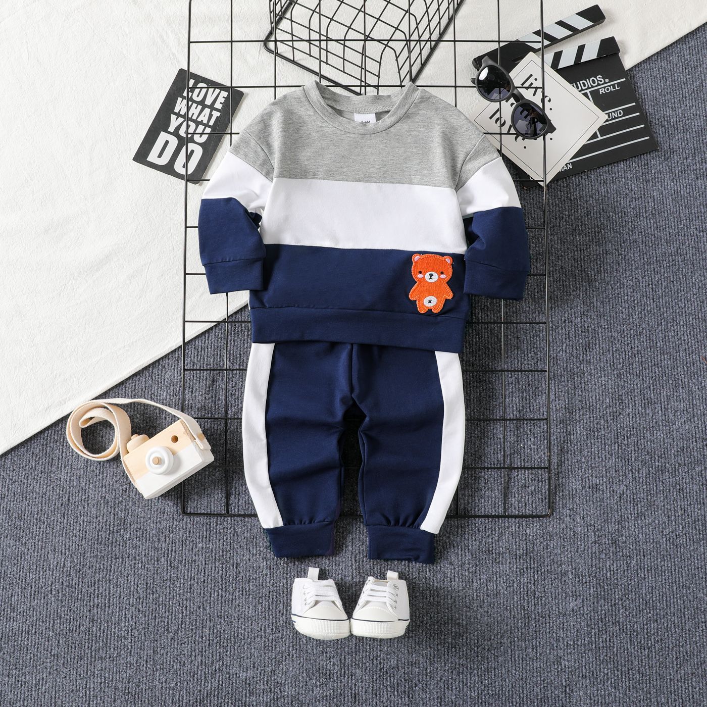 

2pcs Baby Boy Long-sleeve Colorblock Sweatshirt and Sweatpants Set