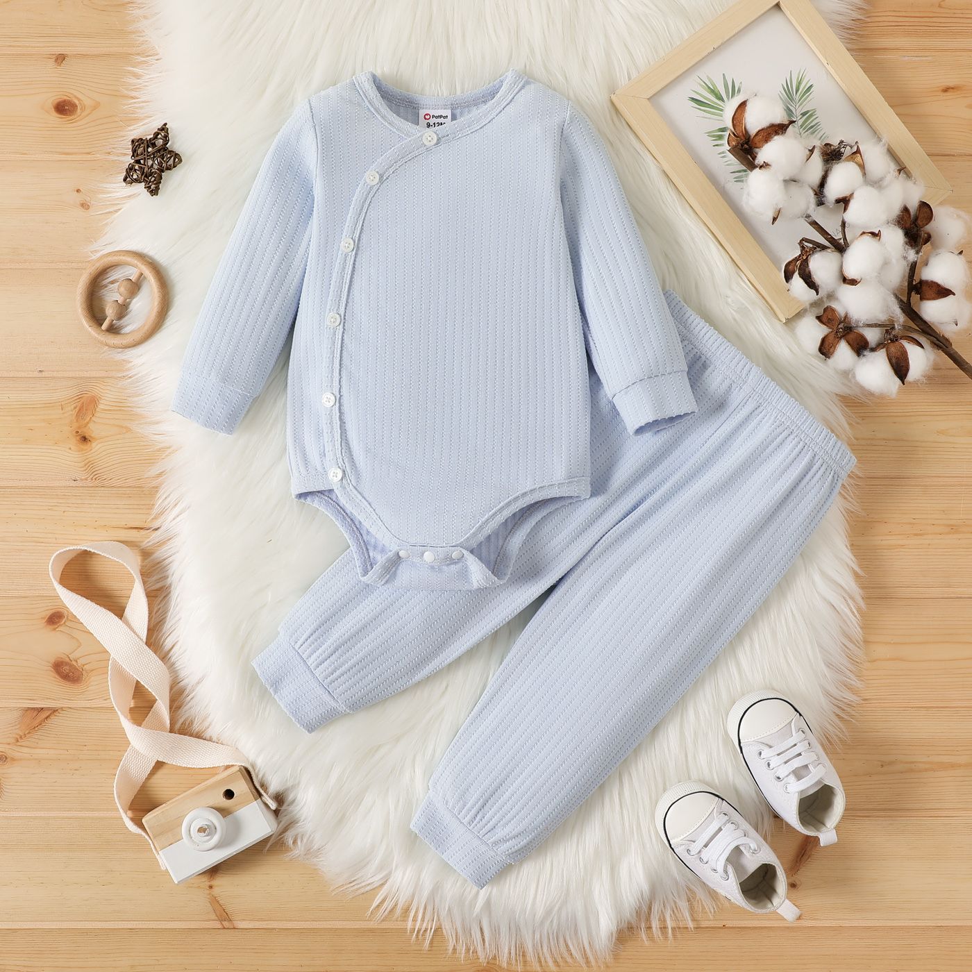 

2pcs Baby Boy/Girl Solid Textured Long-sleeve Button Romper and Pants Set