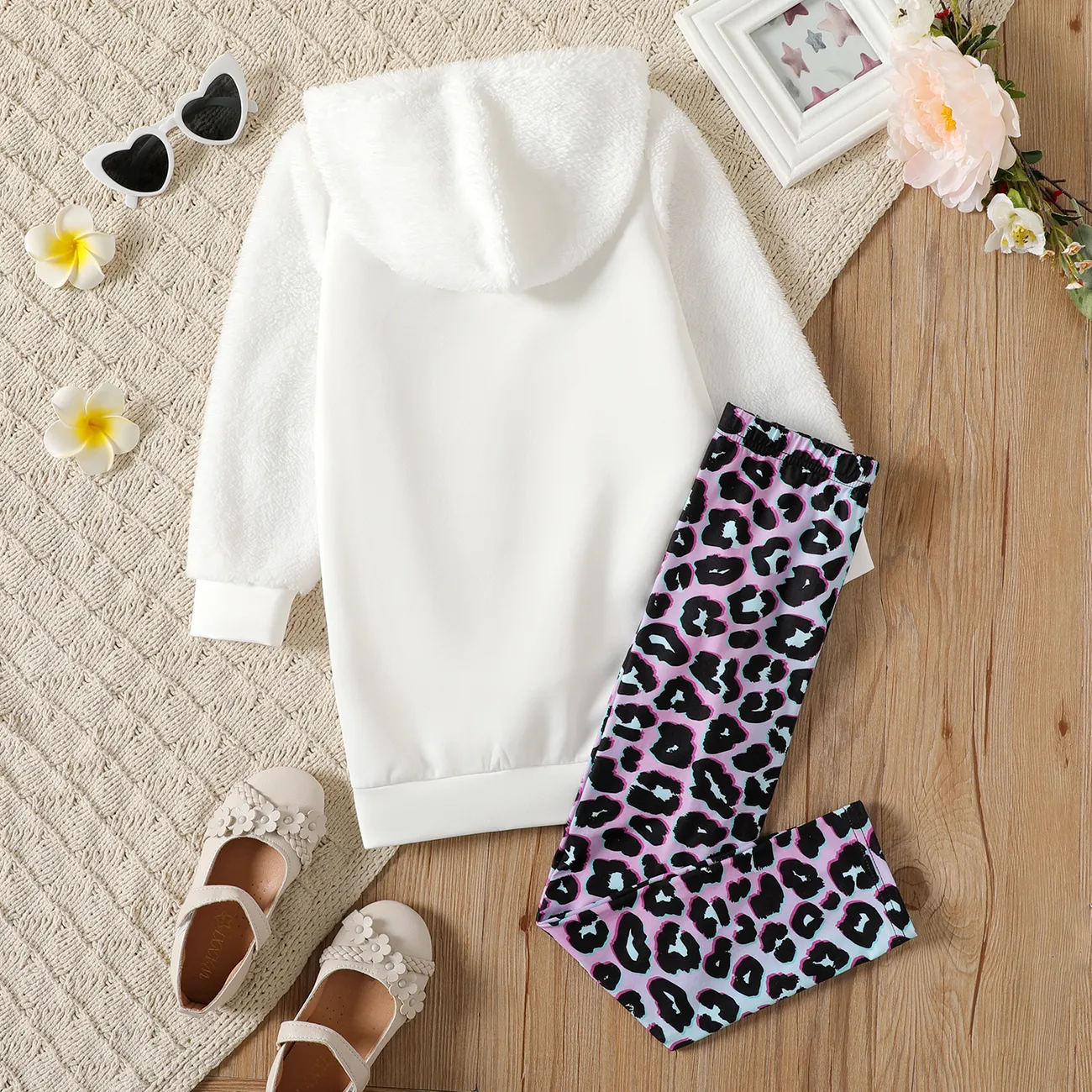 2pcs Kid Girl Character Print Fleece Splice Goodie Sweatshirt and Leopard Print Leggings Set Ombre big image 1