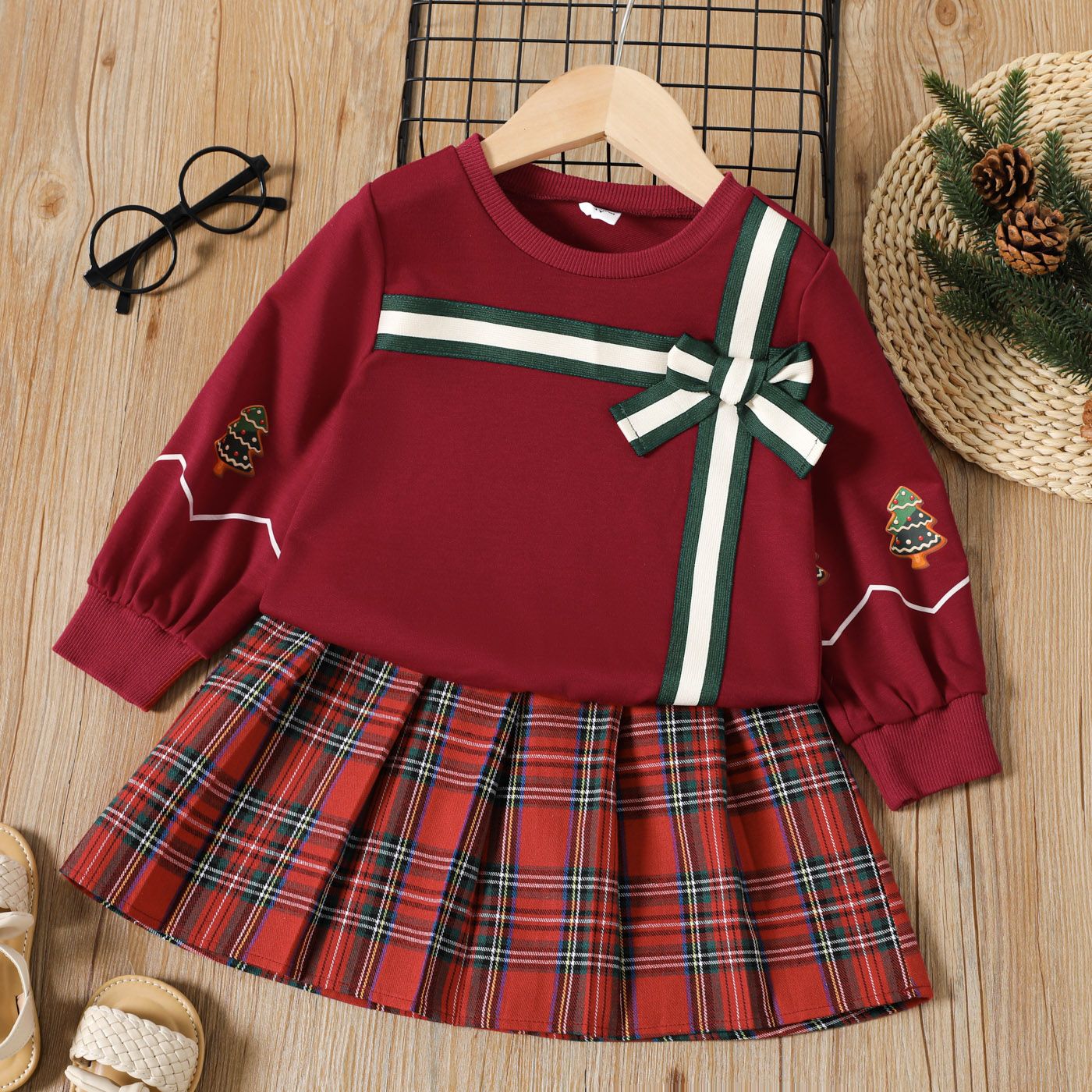 

2pcs Toddler Girl Christmas Bowknot Design Red Sweatshirt and Plaid Skirt Set