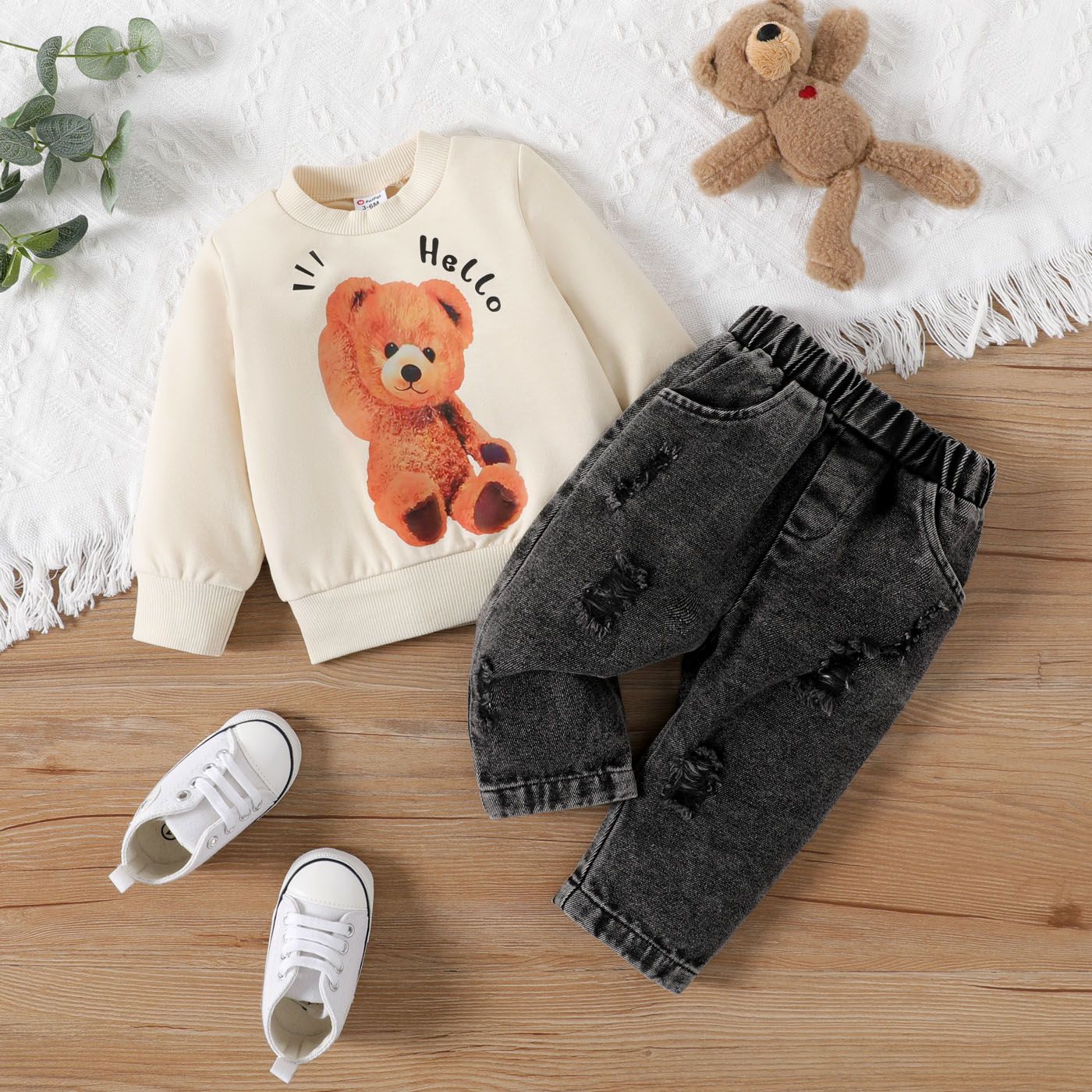 2pcs Baby Boy Bear Print Long-sleeve Sweatshirt and Ripped Jeans Set