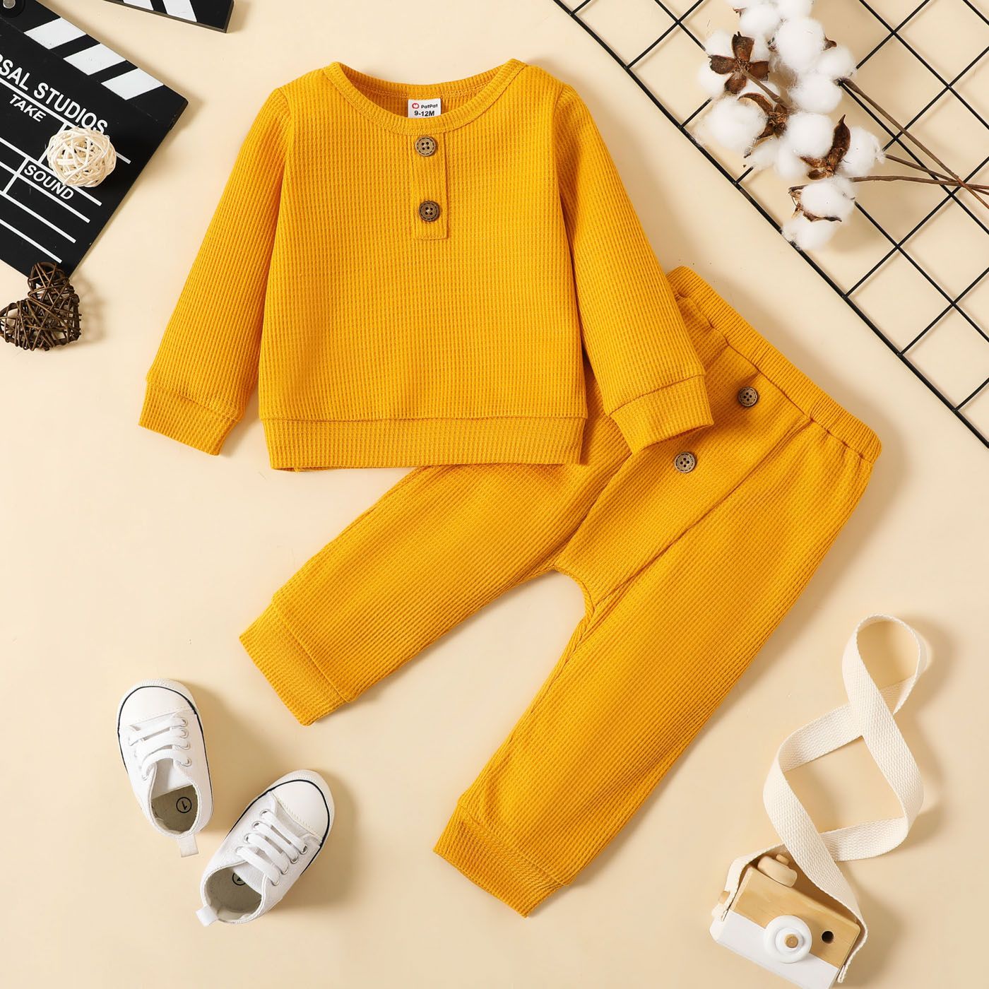 

2pcs Baby Boy/Girl Solid Waffle Long-sleeve Set