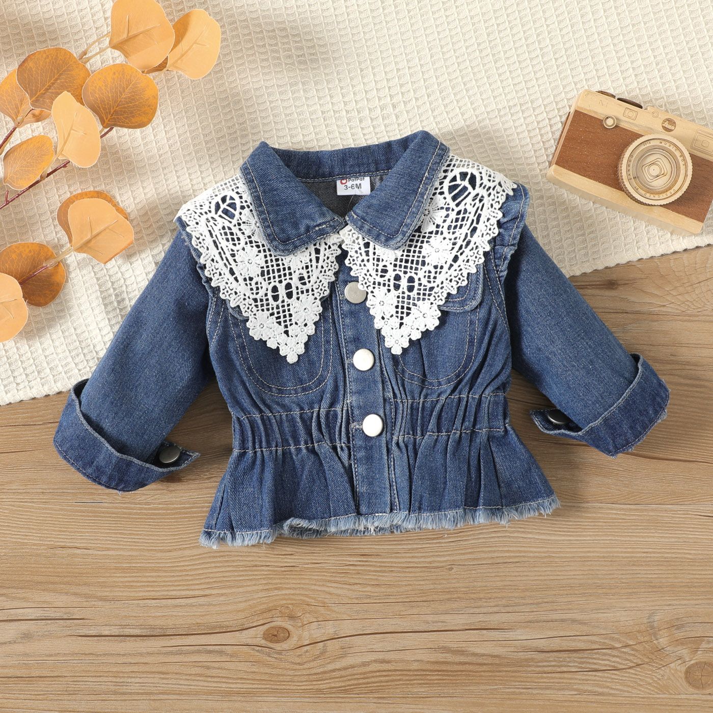 

2pcs Baby Girl Denim Long-sleeve Button Front Jacket with Detachable Lace Collar Set