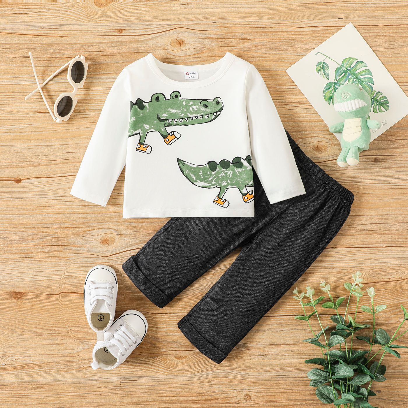 

2pcs Baby Boy Dinosaur Print Long-sleeve Tee and Solid Pants Set