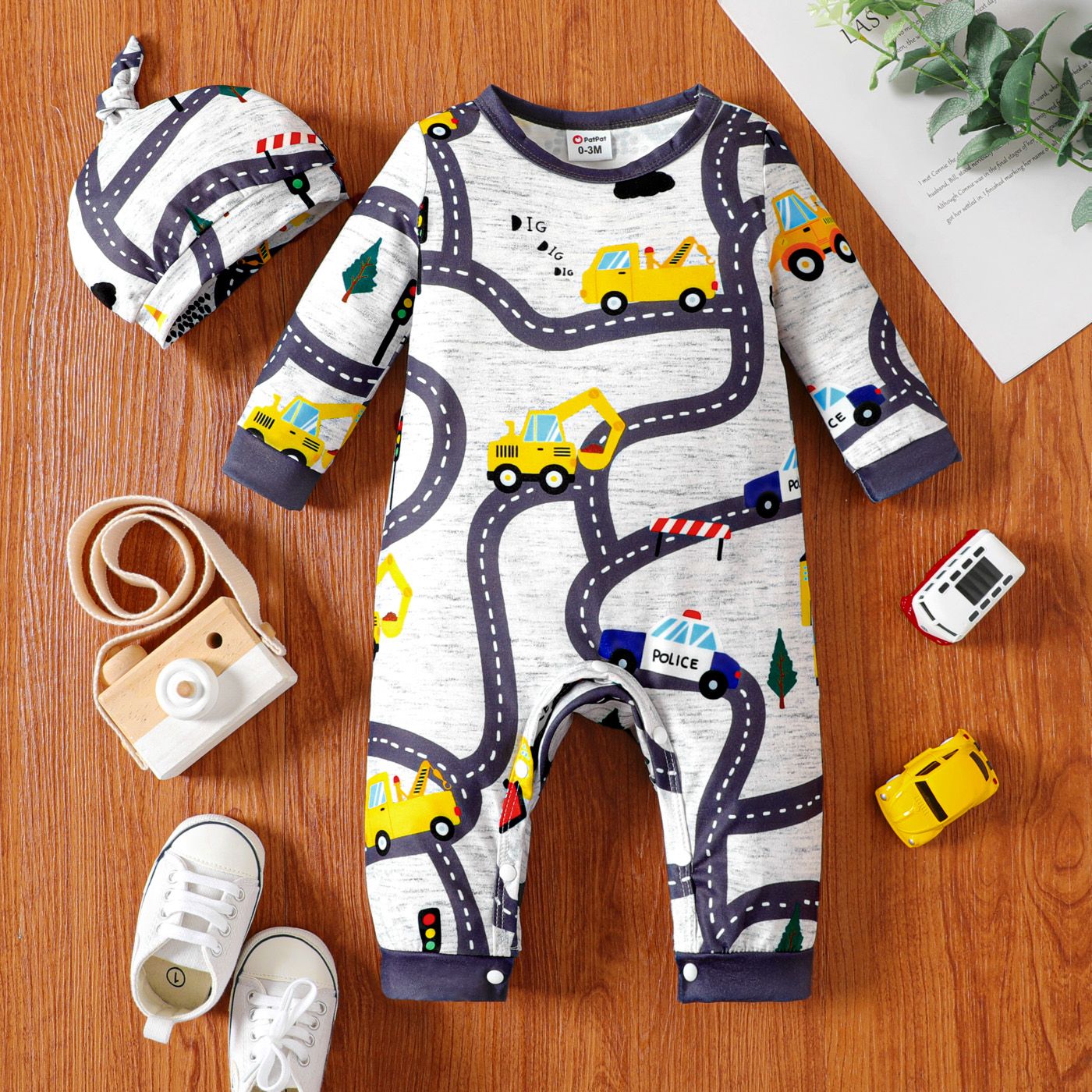 

2pcs Baby Boy Allover Road Vehicle Print Long-sleeve Jumpsuit with Hat Set