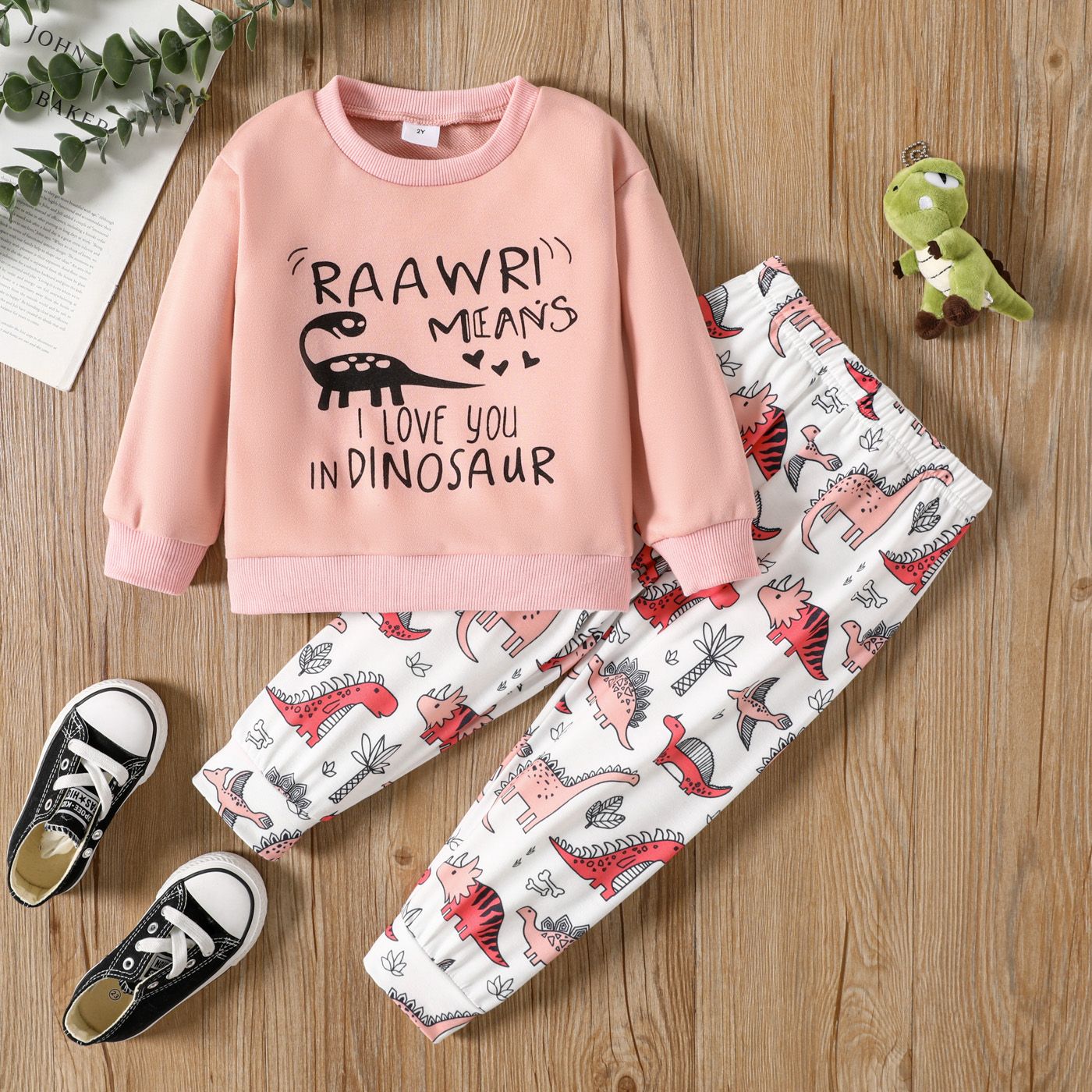 

2pcs Toddler Girl Playful Dinosaur Print Sweatshirt and Pants Set