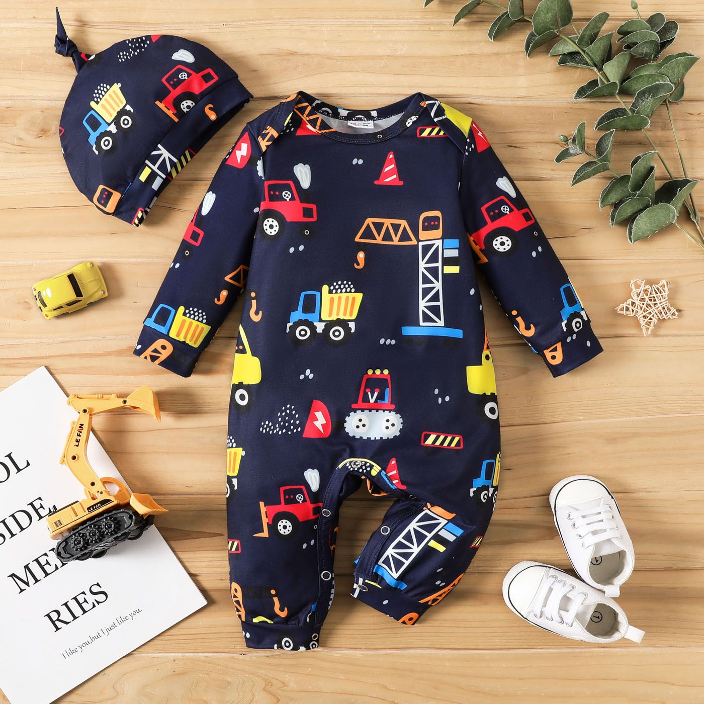 

2pcs Baby Boy Allover Vehicle Print Long-sleeve Jumpsuit with Hat Set