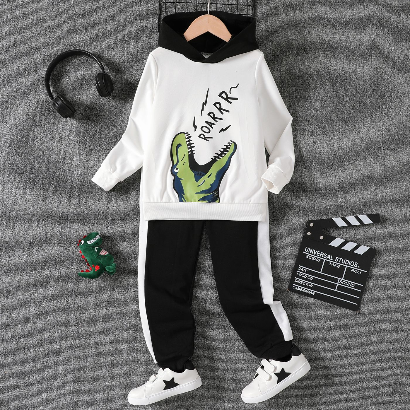 2pcs Kid Boy Letter Dinosaur Print Hoodie Sweatshirt and Colorblock Pants Set
