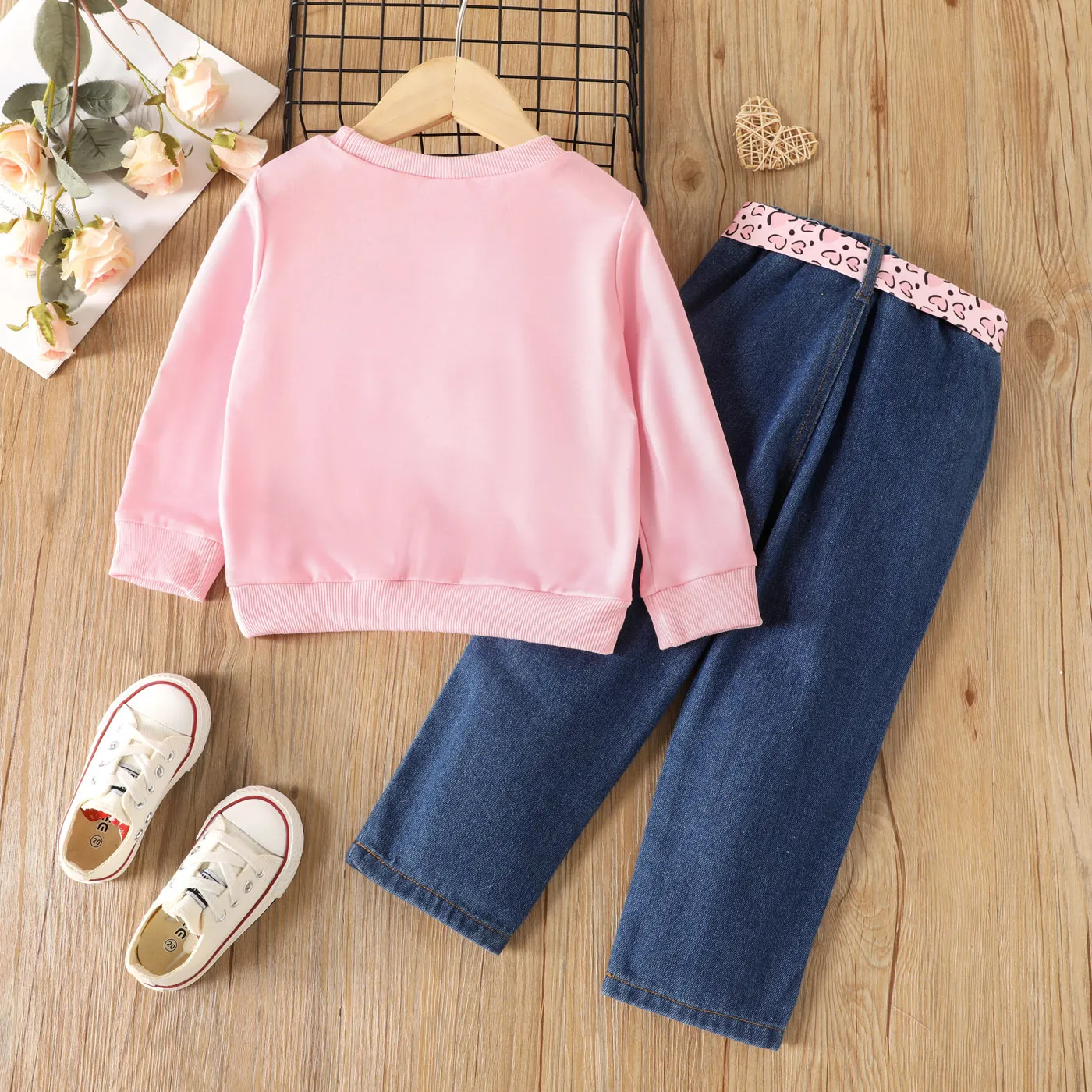2pcs Toddler Girl Trendy Patchwork Ripped Denim Jeans and Figure Print Sweatshirt Set Pink image 2